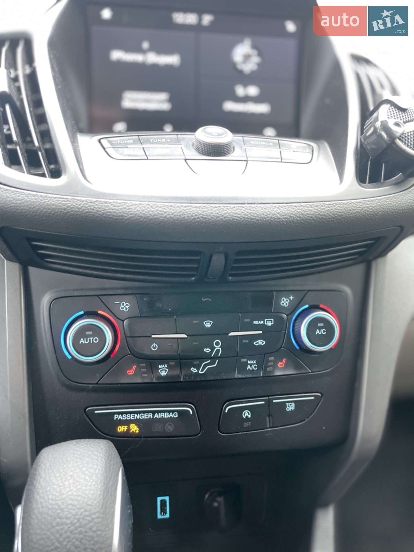 Ford Escape 2019 VIN 1FMCU9G94KUB33913 фото оголошення 3 з 12