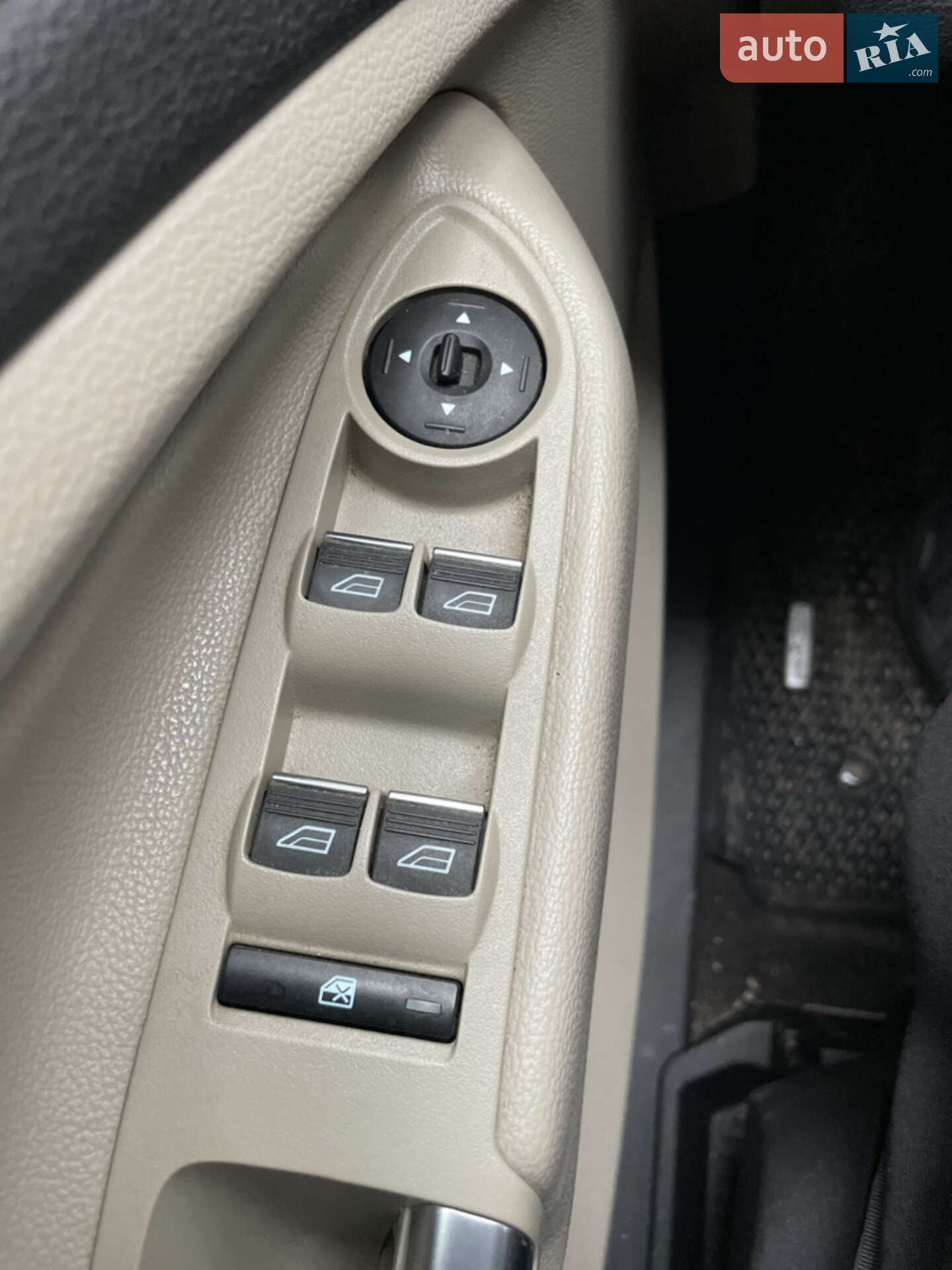 Ford Escape 2019 VIN 1FMCU9G94KUB33913 фото оголошення 8 з 12
