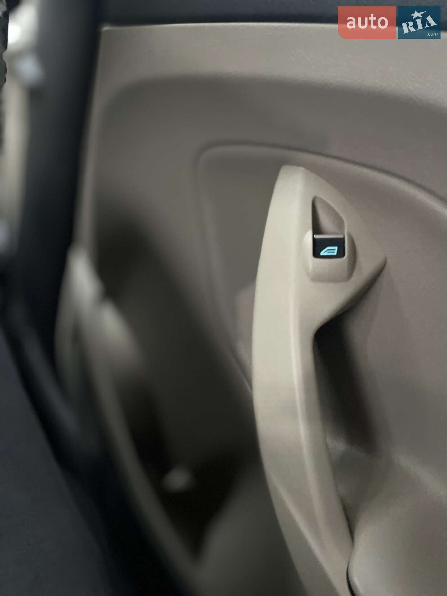 Ford Escape 2019 VIN 1FMCU9G94KUB33913 фото оголошення 9 з 12