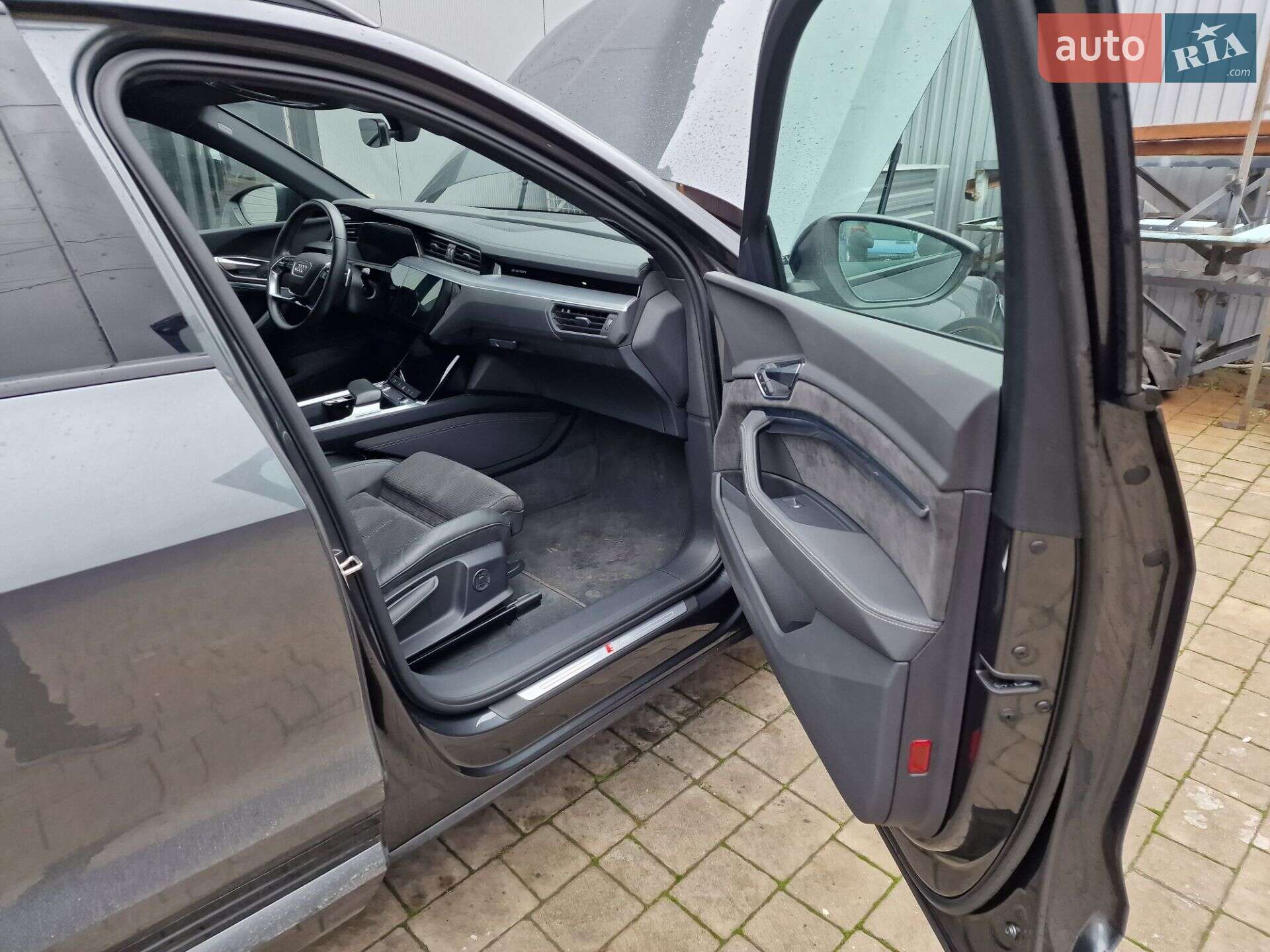 Audi e-tron 2020 VIN WAUZZZGE8LB030176 фото оголошення 18 з 63