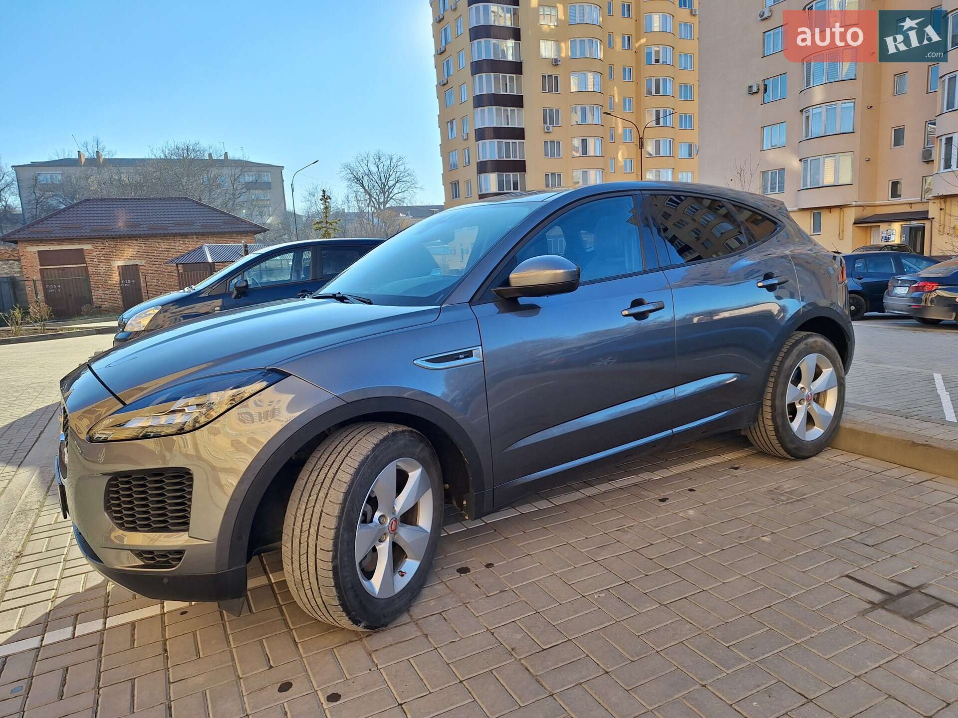 Jaguar E-Pace 2018 VIN SADFT2GX3J1Z27820 фото оголошення 5 з 59