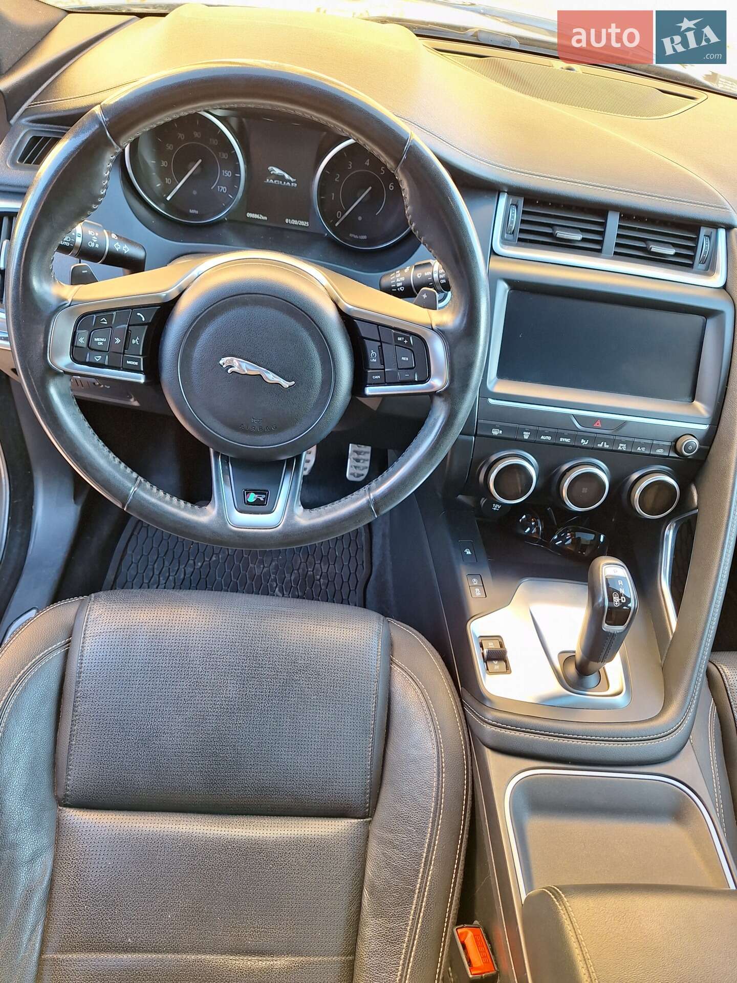 Jaguar E-Pace 2018 VIN SADFT2GX3J1Z27820 фото оголошення 16 з 59