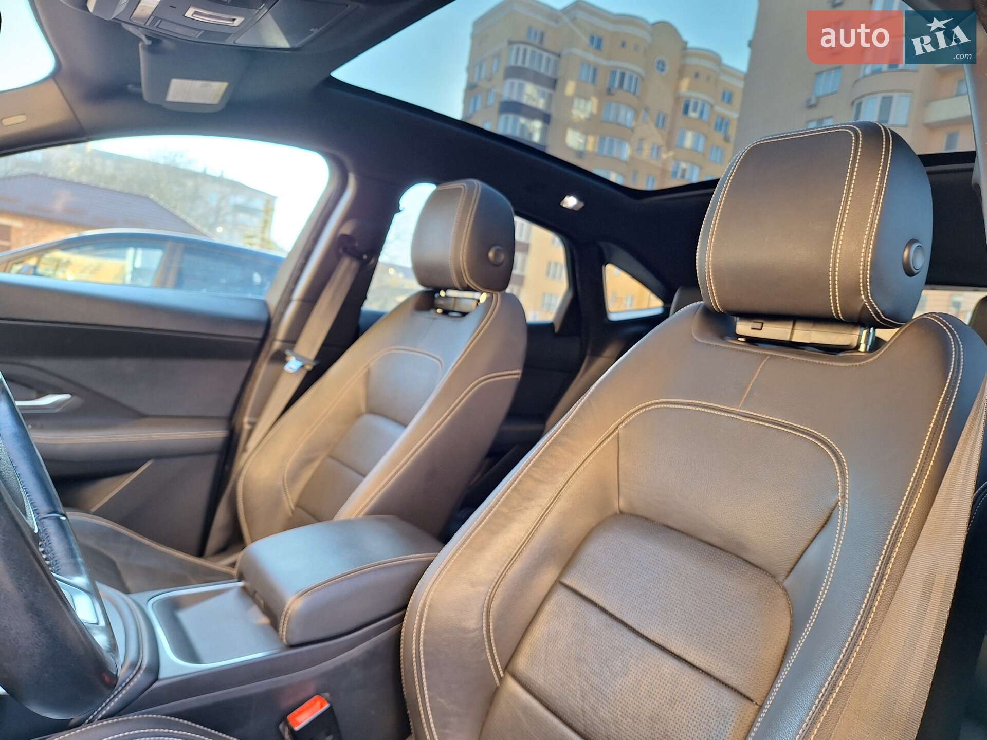 Jaguar E-Pace 2018 VIN SADFT2GX3J1Z27820 фото оголошення 18 з 59