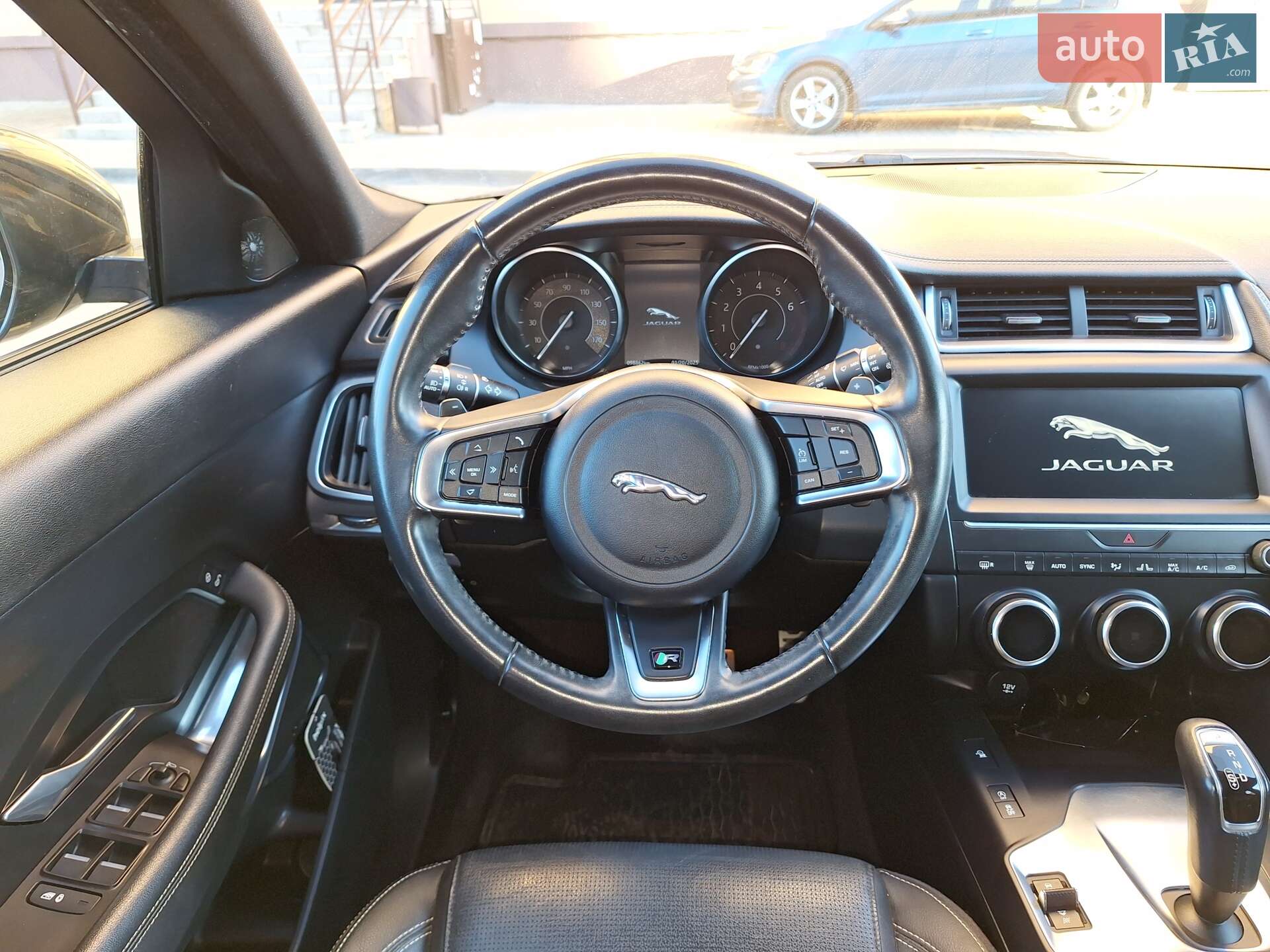 Jaguar E-Pace 2018 VIN SADFT2GX3J1Z27820 фото оголошення 46 з 59