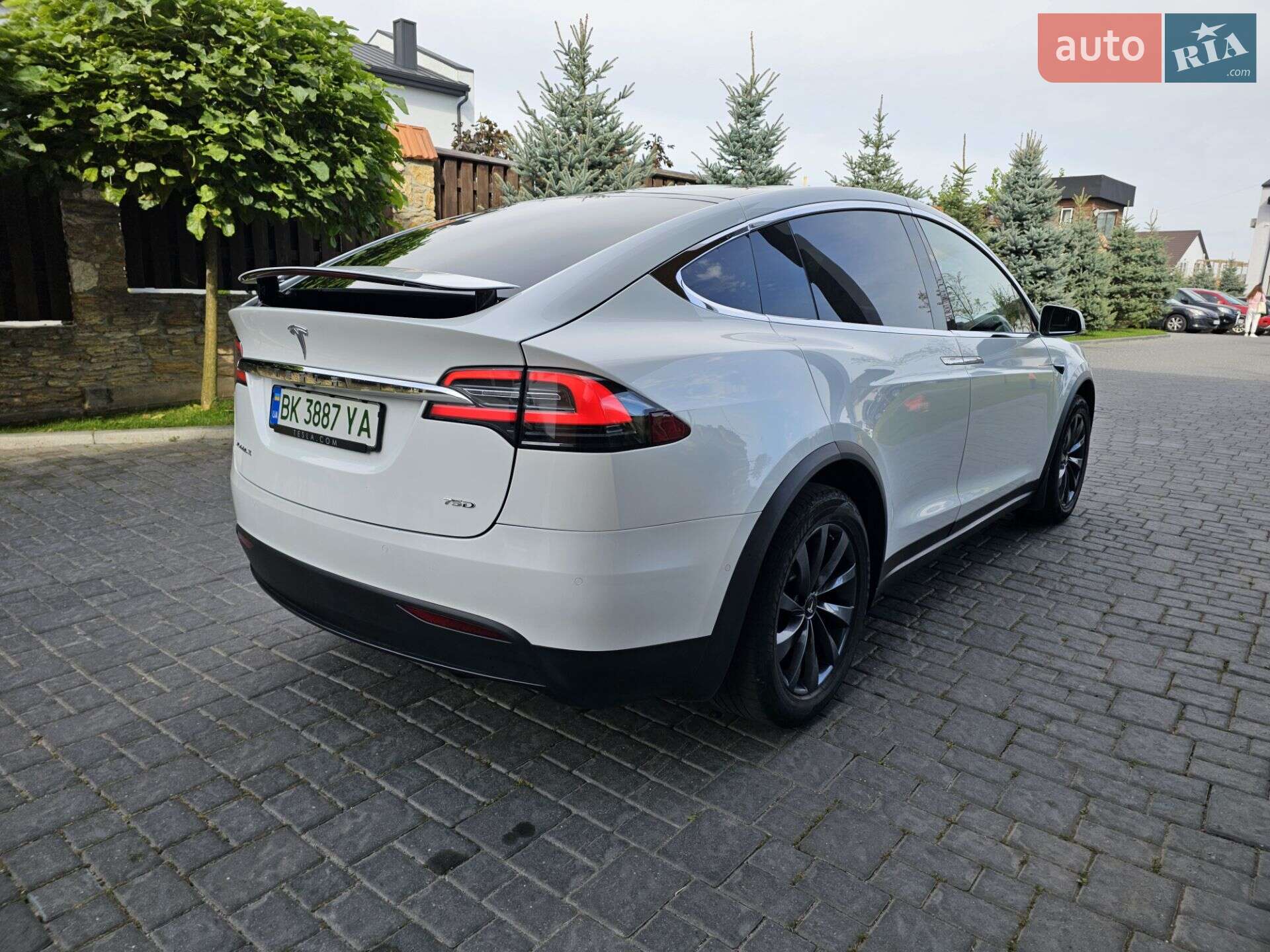 Tesla Model X 2018 VIN 5YJXCCE23JF093441 фото оголошення 2 з 20