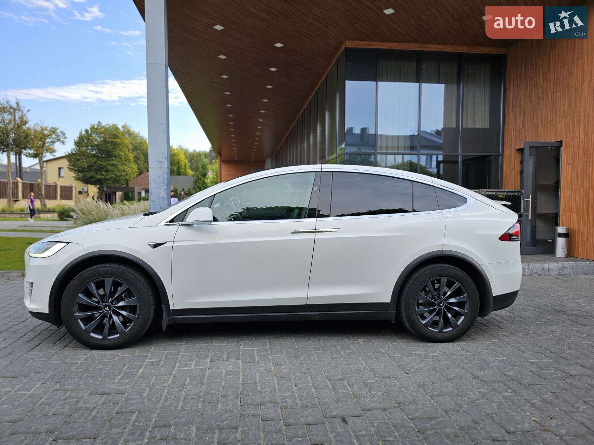 Tesla Model X 2018 VIN 5YJXCCE23JF093441 фото оголошення 5 з 20