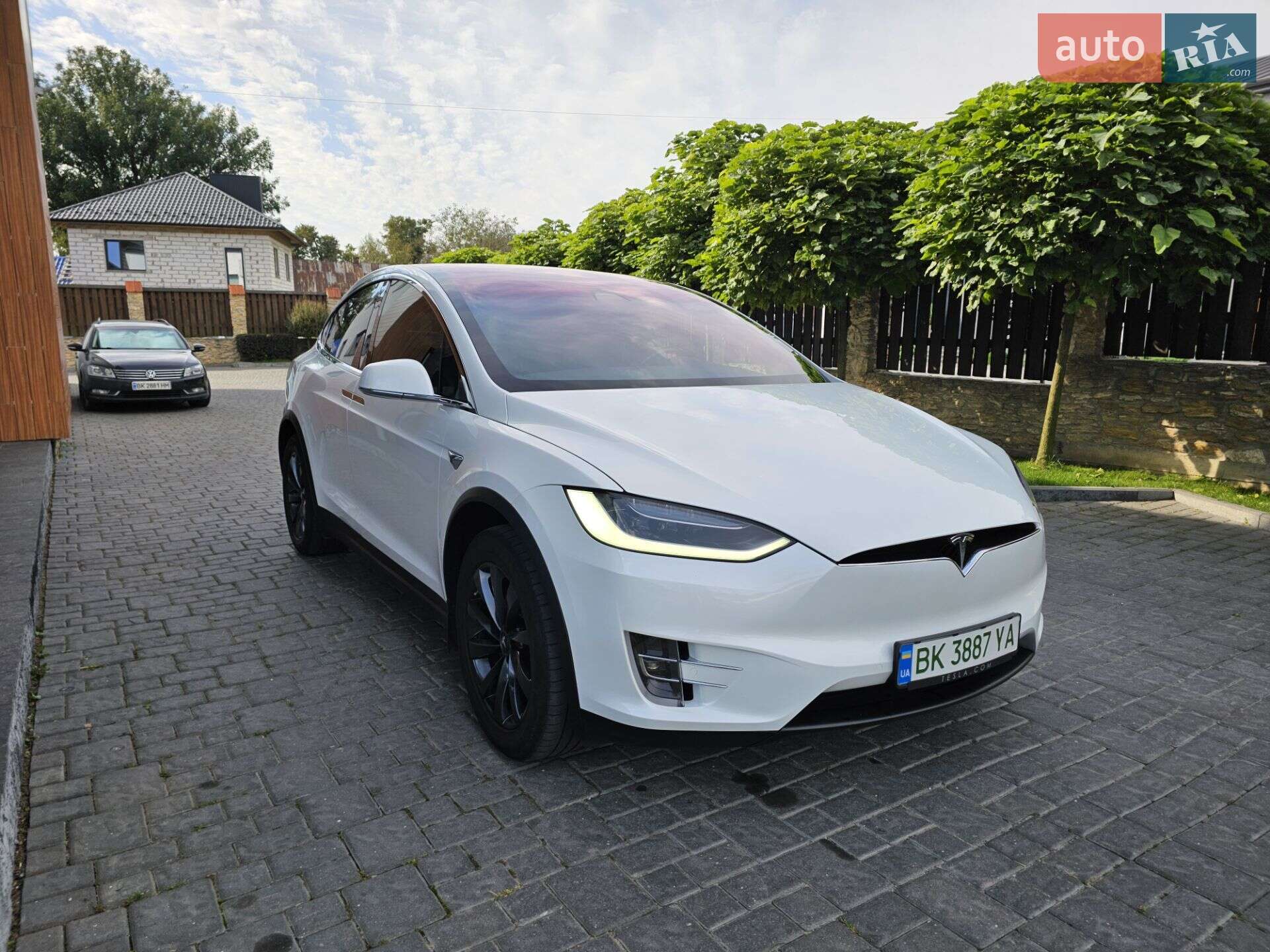 Tesla Model X 2018 VIN 5YJXCCE23JF093441 фото оголошення 6 з 20