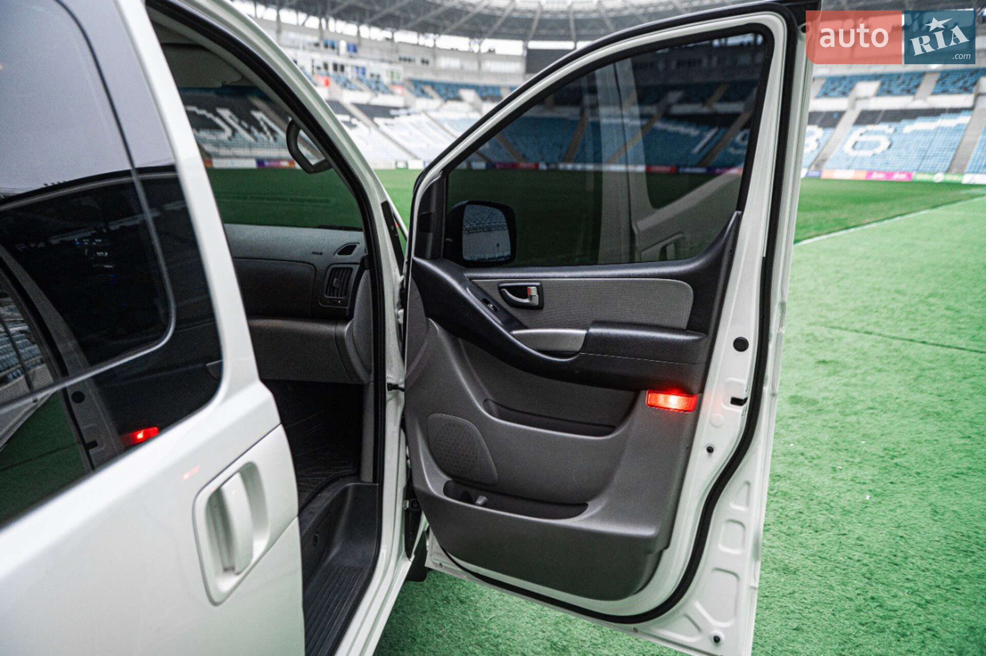 Hyundai Grand Starex 2019 VIN KMJWA37KBKU085084 фото оголошення 20 з 44