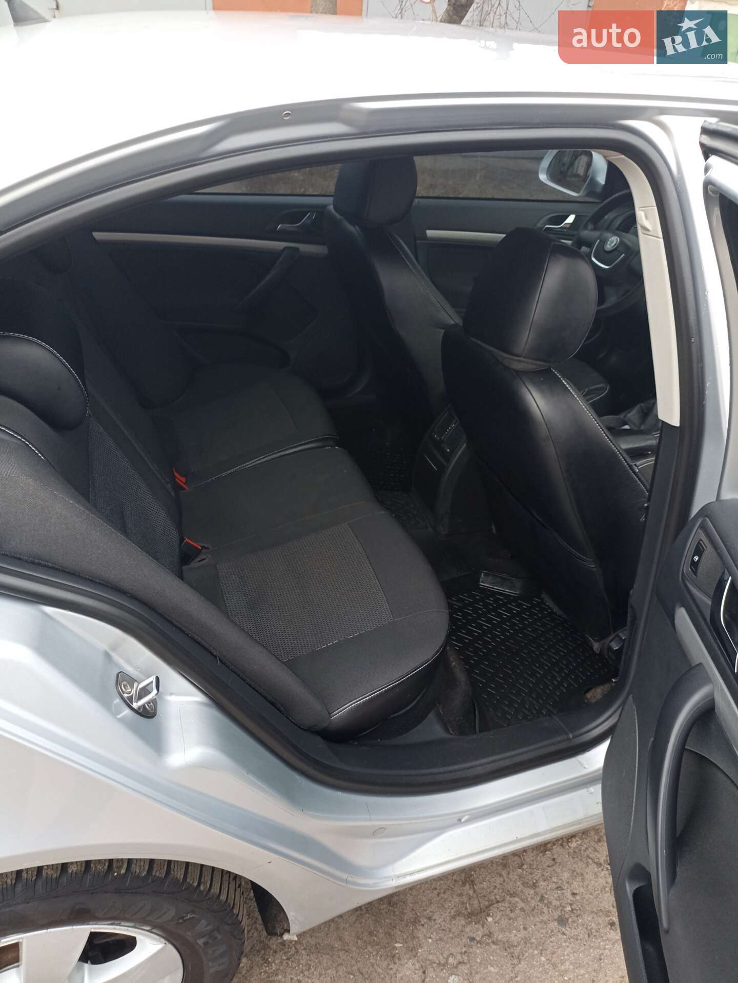 Skoda Octavia 2011 VIN Y6UBK41Z8CB153371 фото оголошення 8 з 11