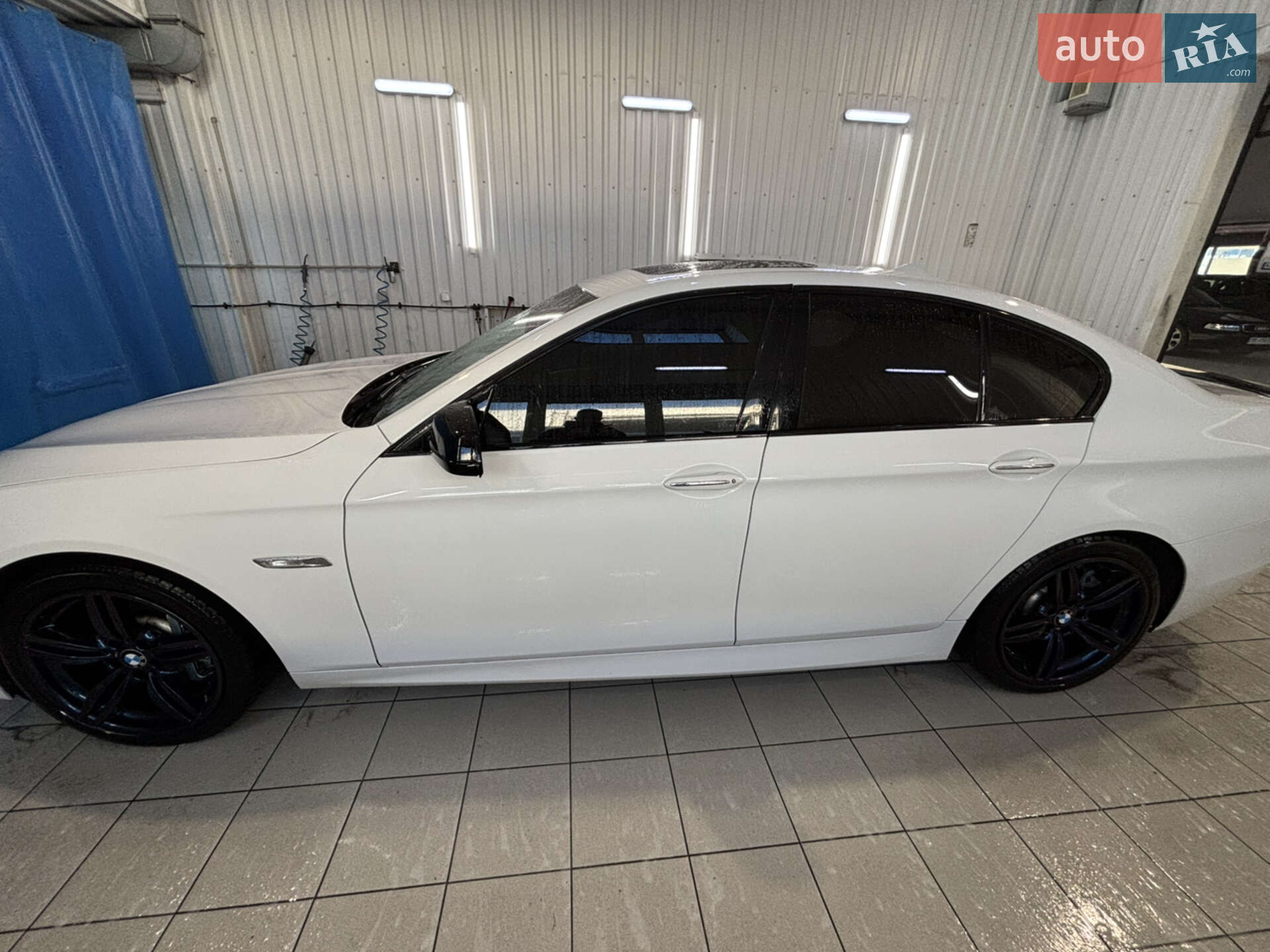 BMW 5 Series 2013 VIN WBAFR7C53DC827346 фото оголошення 10 з 13