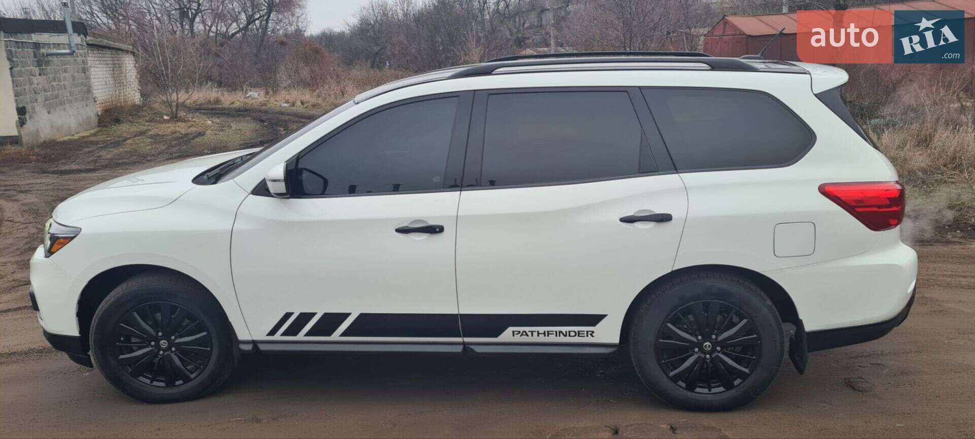 Nissan Pathfinder 2018 VIN 5N1DR2MM0JC649342 фото оголошення 2 з 25