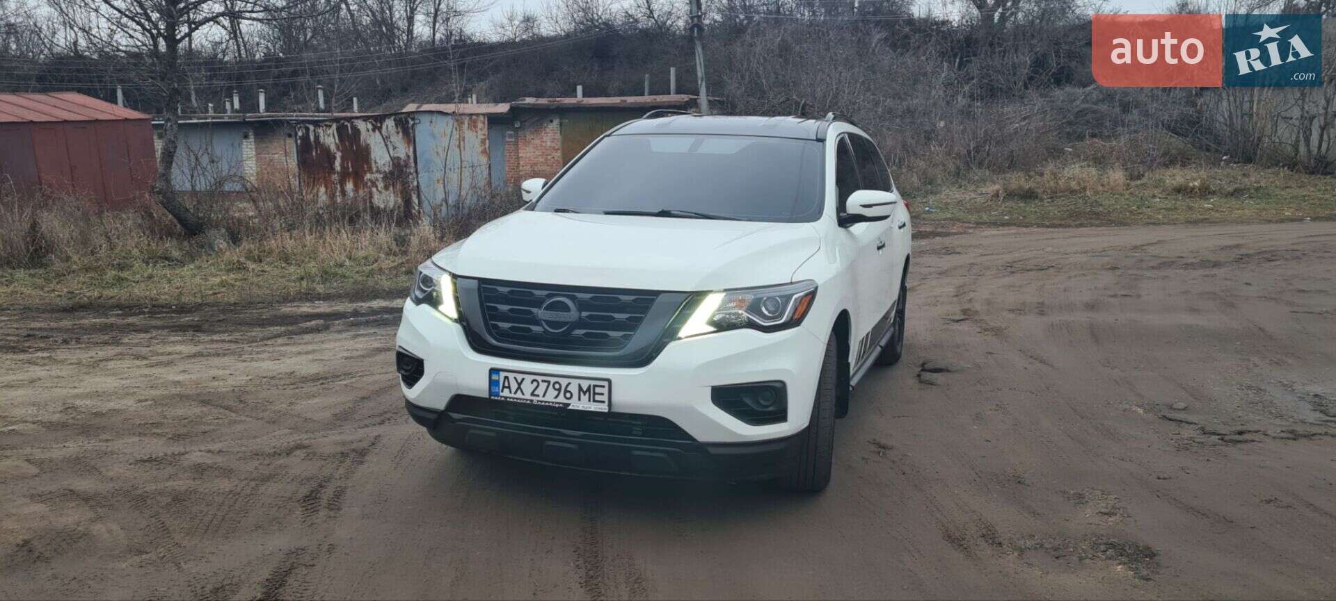Nissan Pathfinder 2018 VIN 5N1DR2MM0JC649342 фото оголошення 4 з 25
