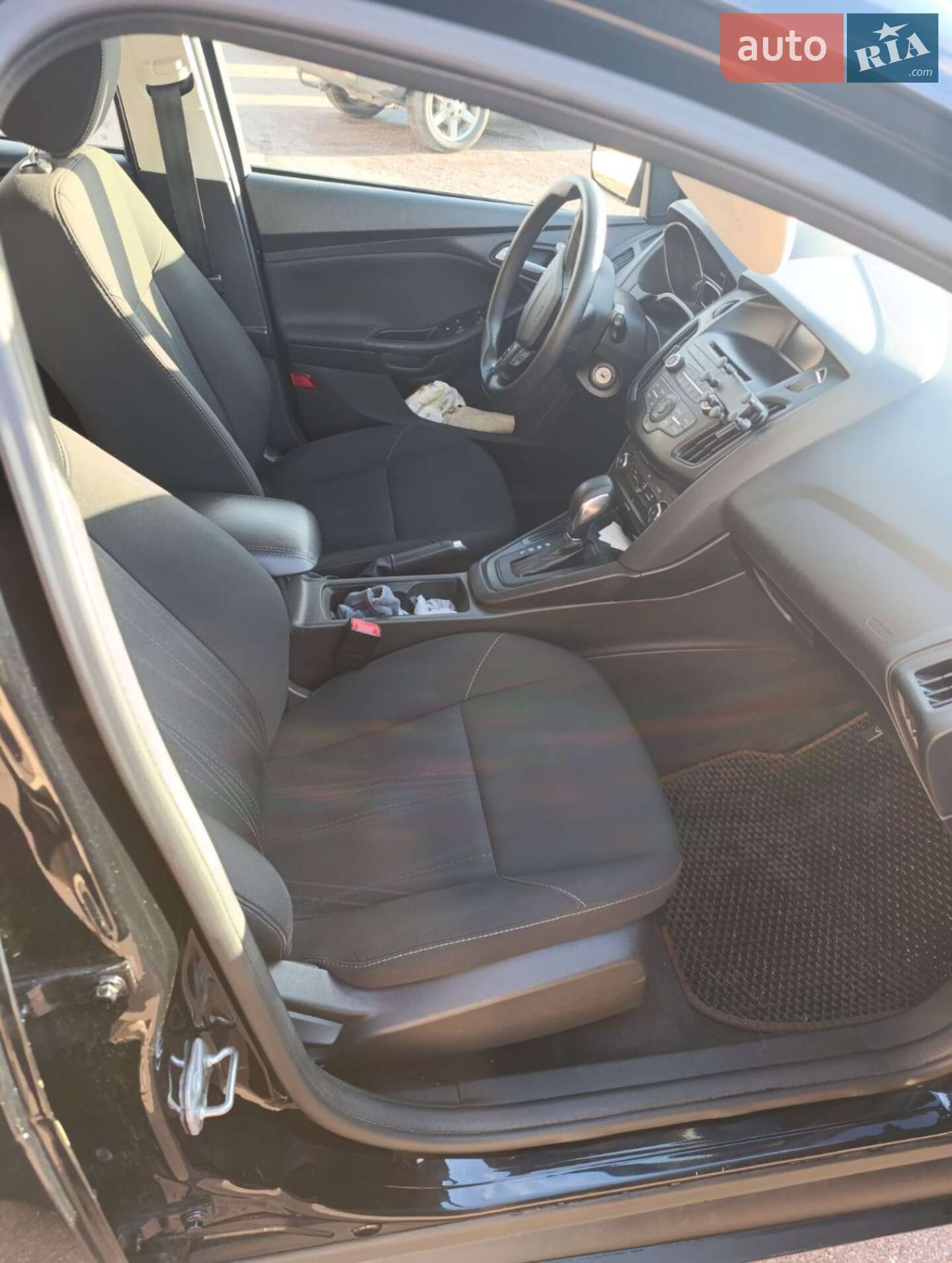 Ford Focus 2017 VIN 1FADP3K25HL216990 фото оголошення 2 з 8