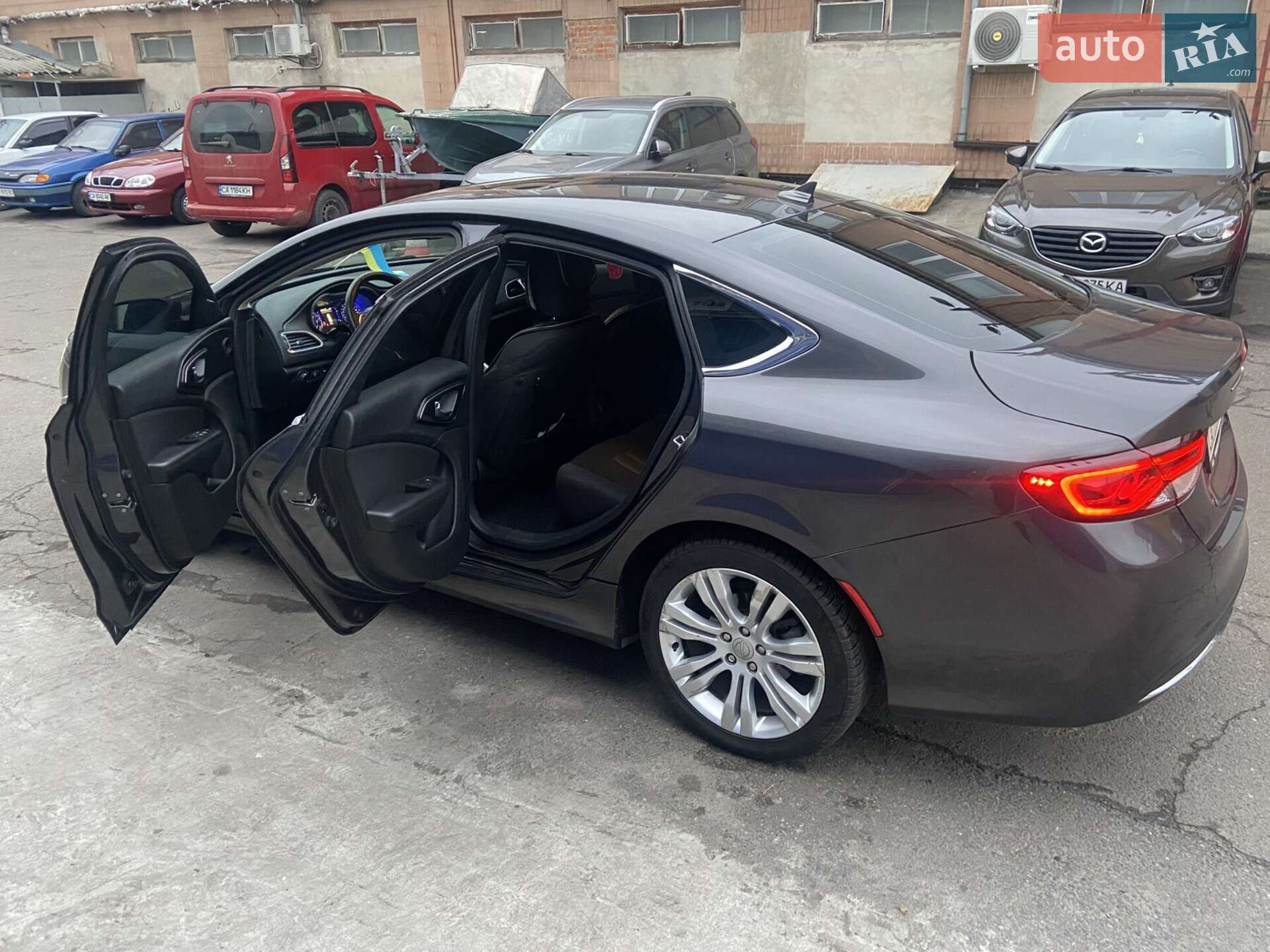 Chrysler 200 2015 VIN 1C3CCCAB6GN115385 фото оголошення 4 з 10