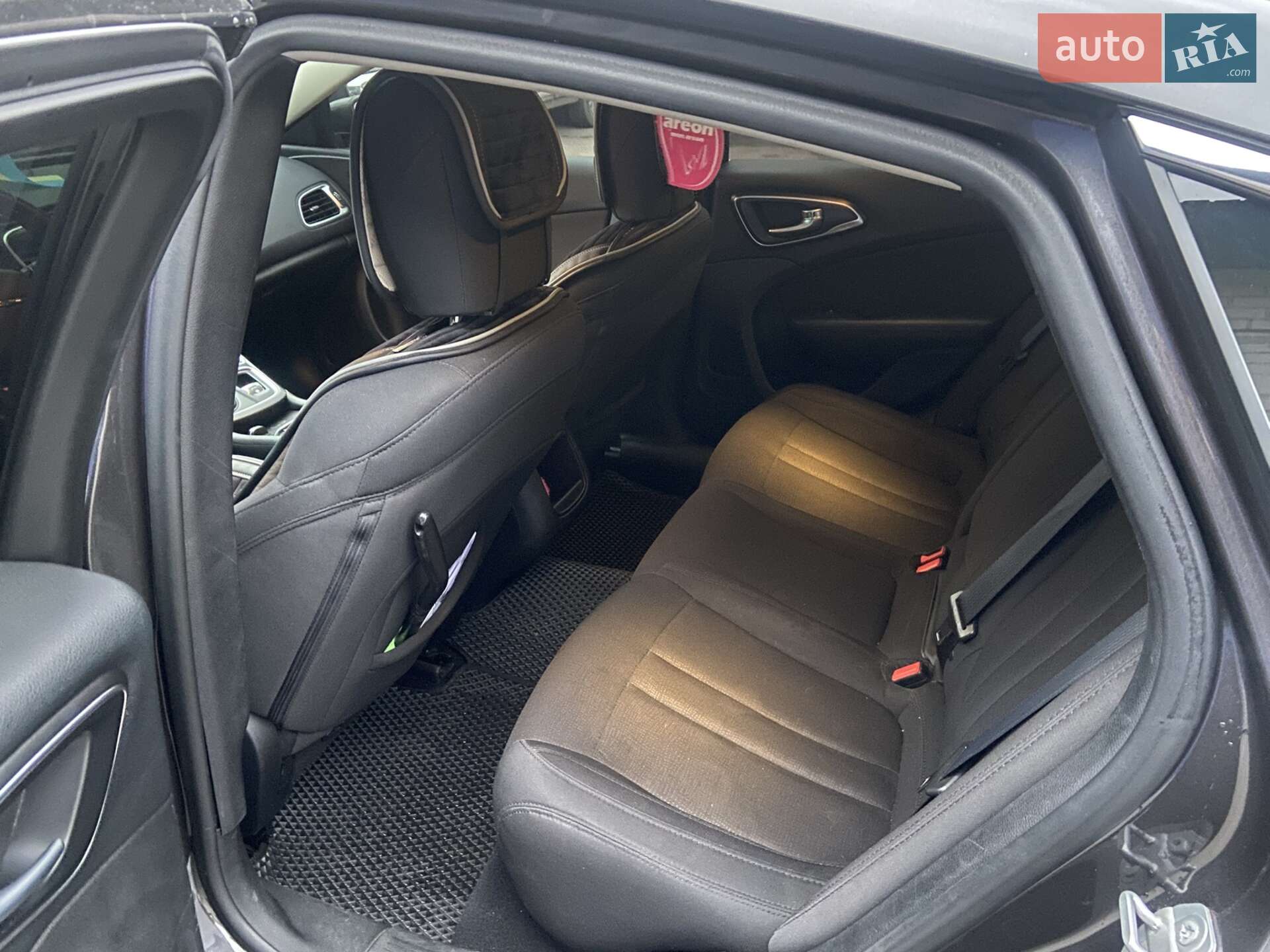 Chrysler 200 2015 VIN 1C3CCCAB6GN115385 фото оголошення 9 з 10