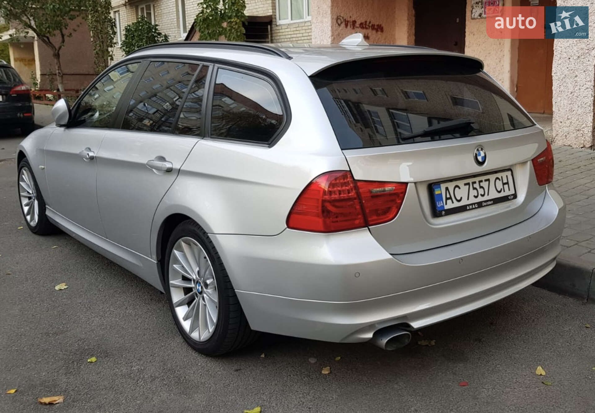 BMW 3 Series 2010 VIN WBAUY11080A906659 фото оголошення 3 з 49