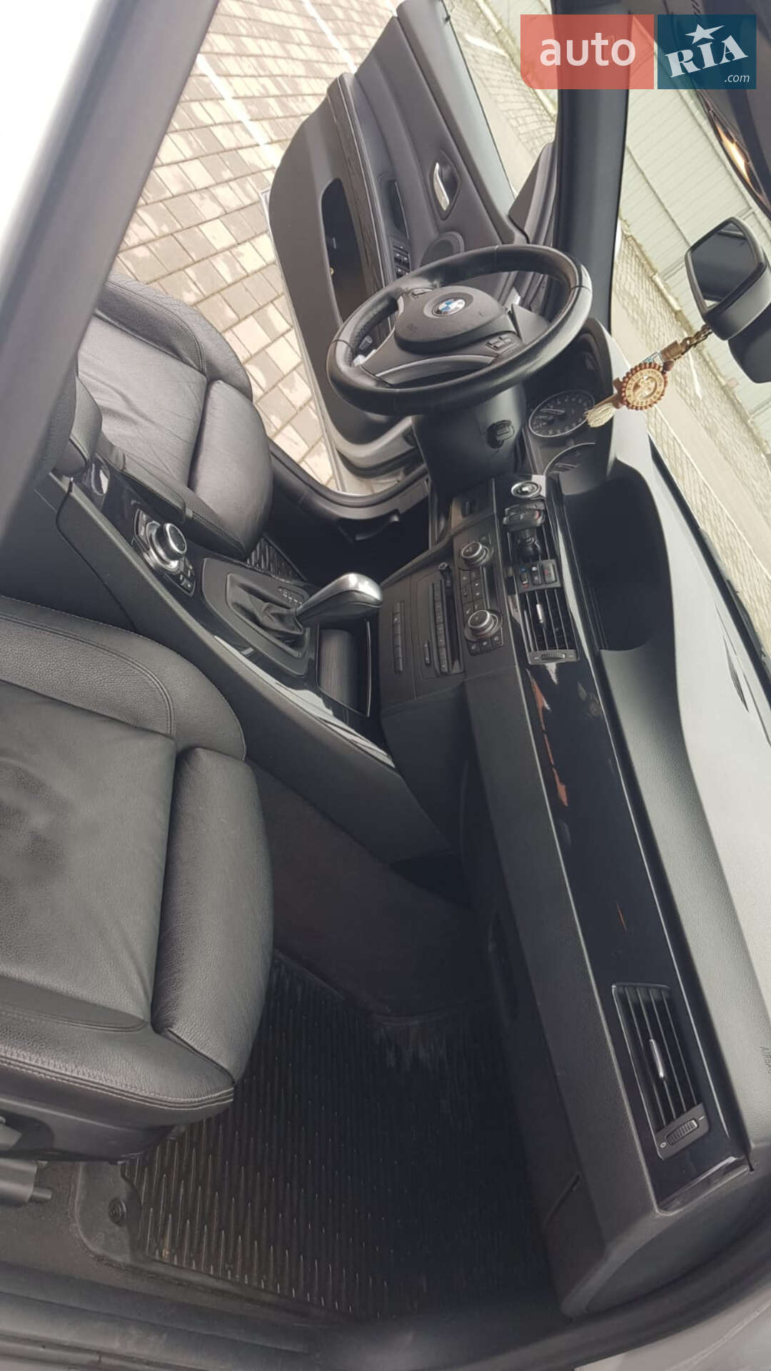 BMW 3 Series 2010 VIN WBAUY11080A906659 фото оголошення 19 з 49