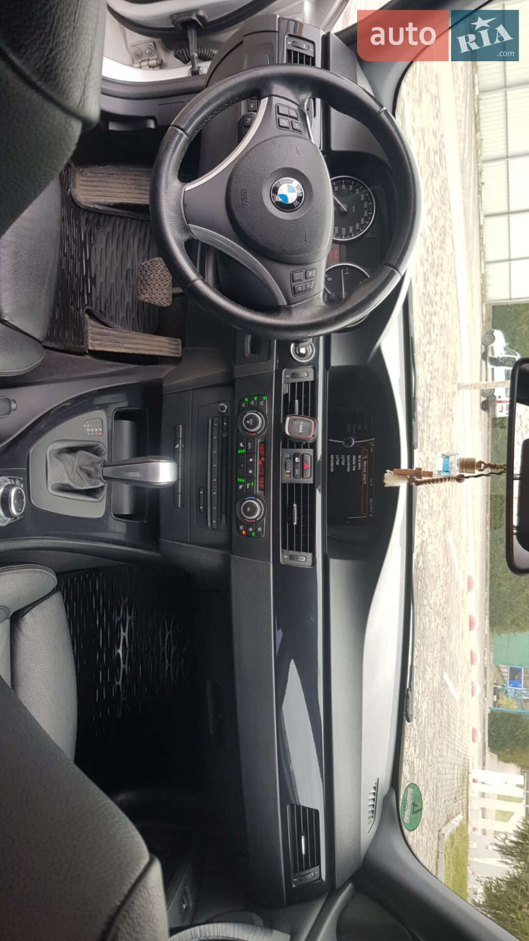 BMW 3 Series 2010 VIN WBAUY11080A906659 фото оголошення 32 з 49
