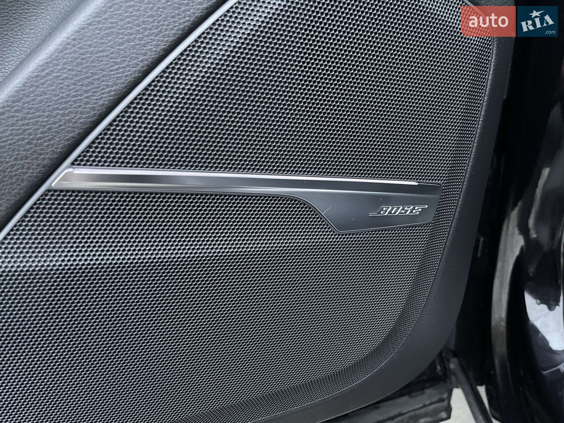 Audi Q7 2019 VIN WAUZZZ4MXKD045857 фото оголошення 2 з 19