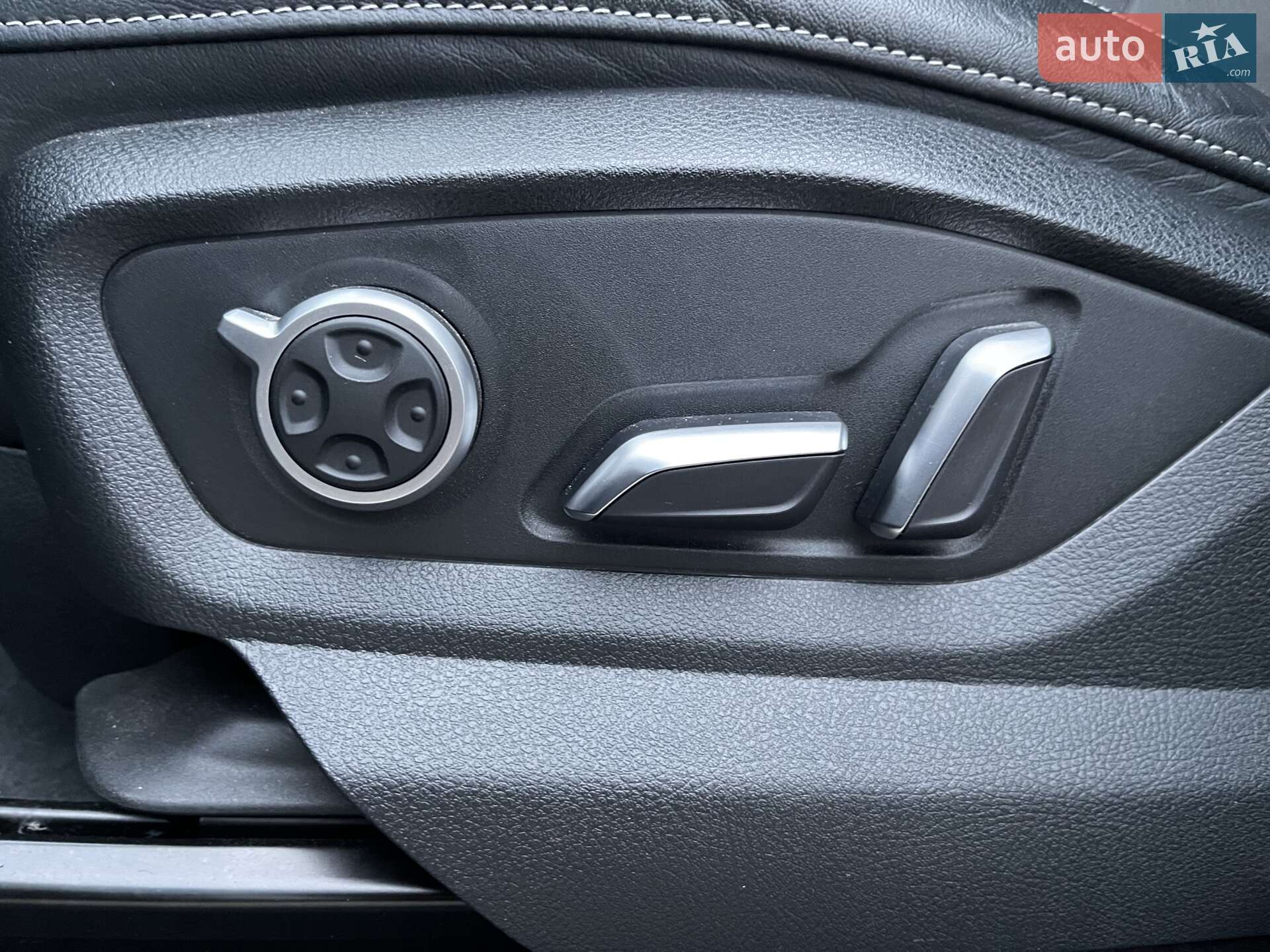 Audi Q7 2019 VIN WAUZZZ4MXKD045857 фото оголошення 4 з 19