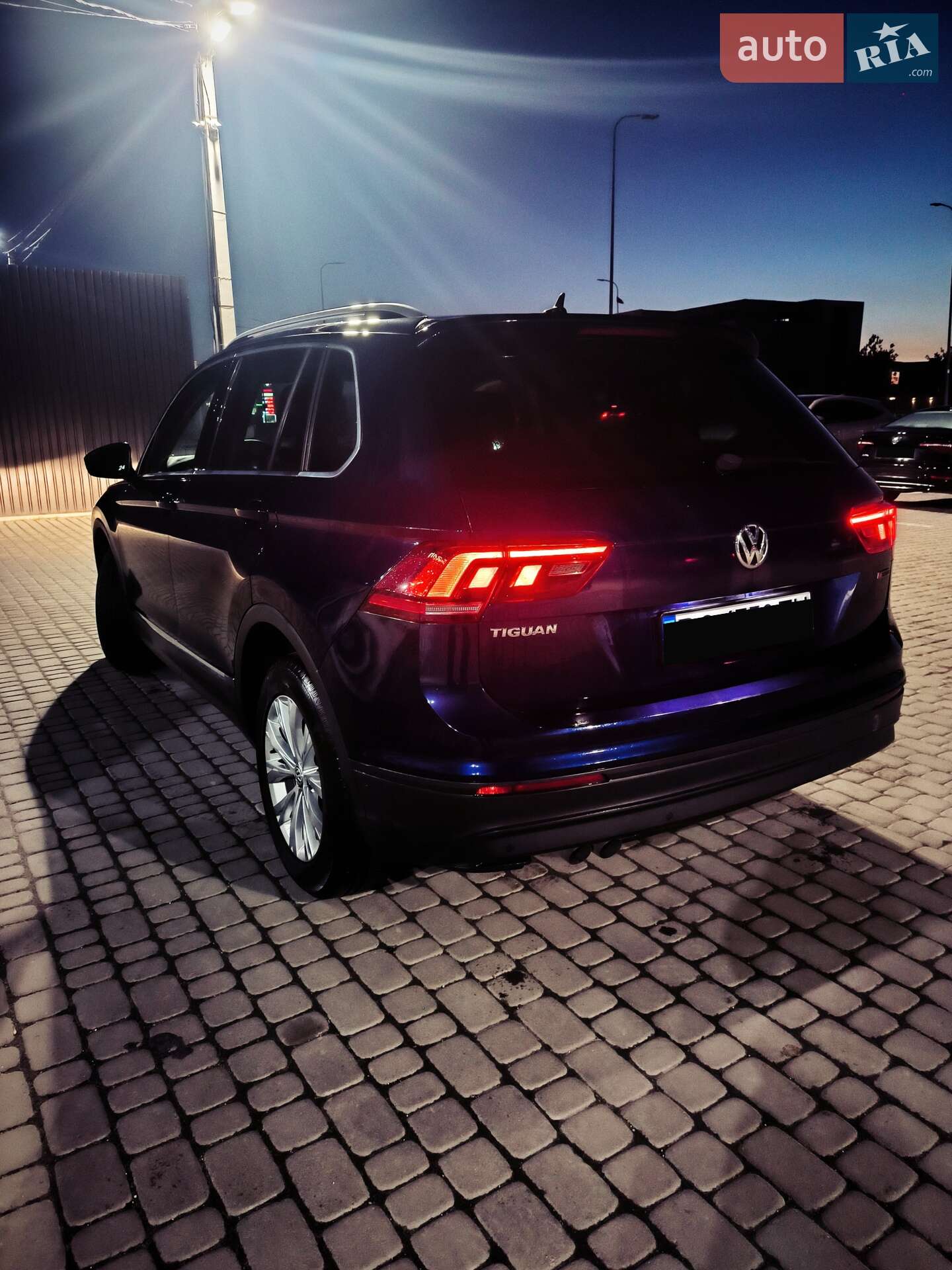 Volkswagen Tiguan 2019 VIN WVGZZZ5NZKW365999 фото оголошення 3 з 18