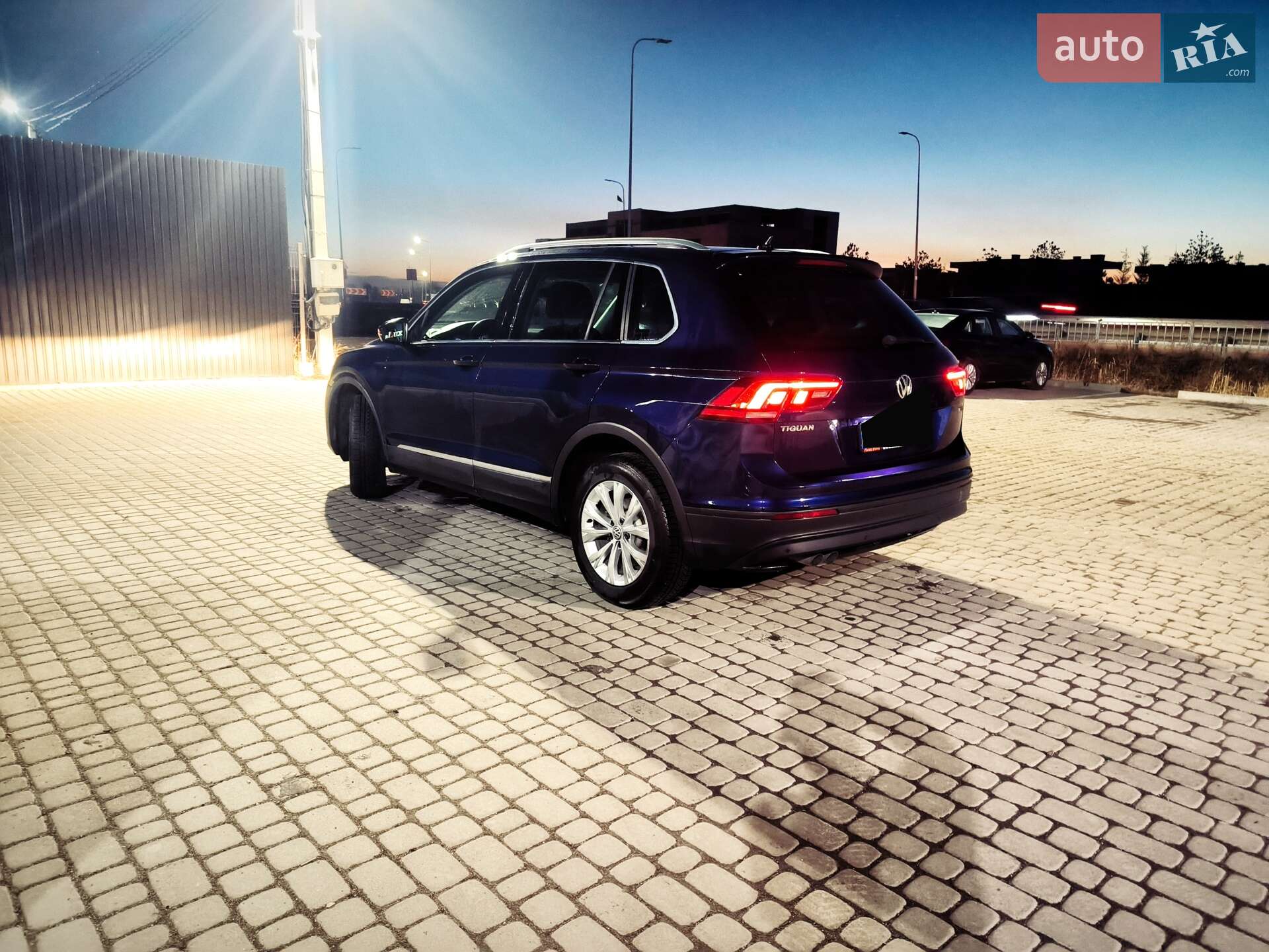 Volkswagen Tiguan 2019 VIN WVGZZZ5NZKW365999 фото оголошення 7 з 18