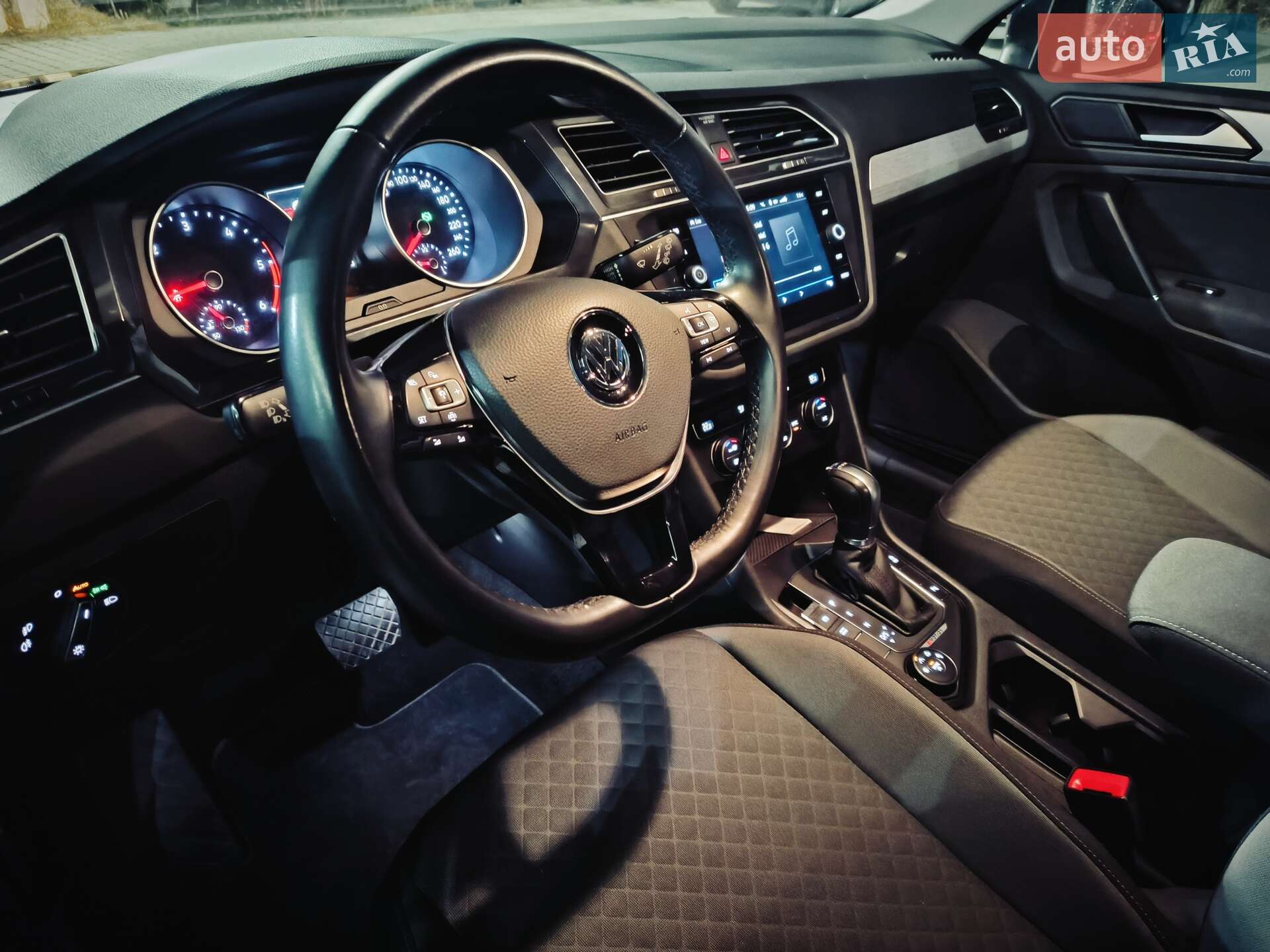 Volkswagen Tiguan 2019 VIN WVGZZZ5NZKW365999 фото оголошення 11 з 12