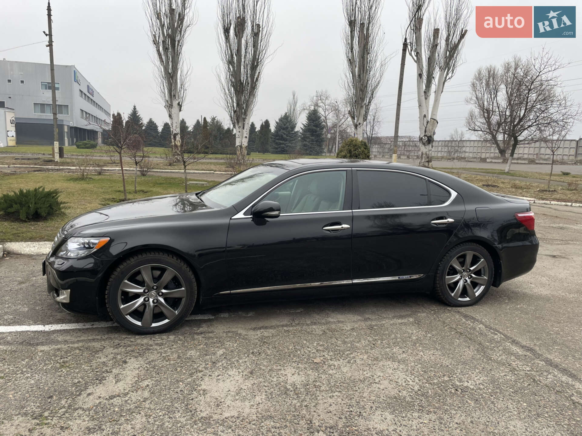 Lexus LS 2012 VIN JTHDU46F405015210 фото оголошення 2 з 13