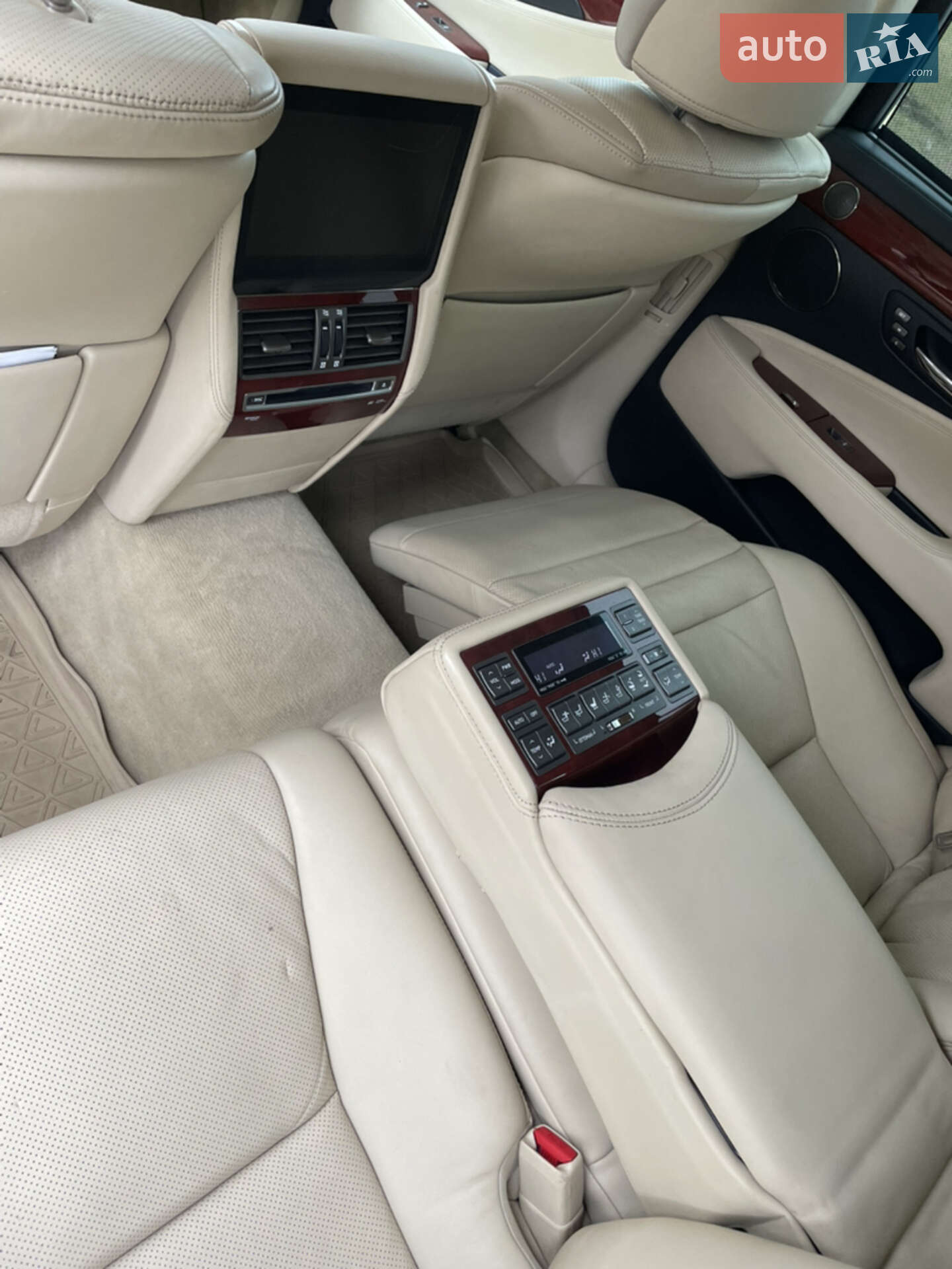 Lexus LS 2012 VIN JTHDU46F405015210 фото оголошення 8 з 13