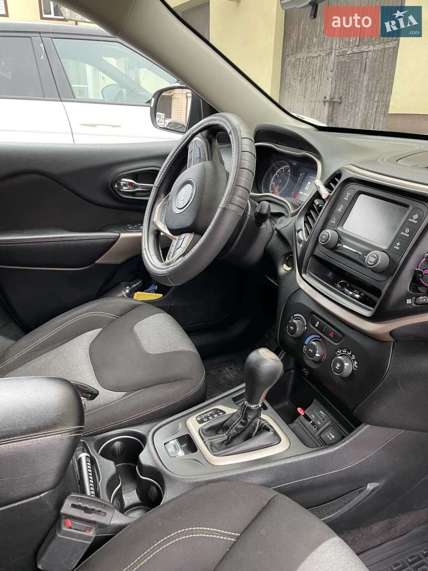Jeep Cherokee 2017 VIN 1C4PJLAB8HW653245 фото оголошення 6 з 8