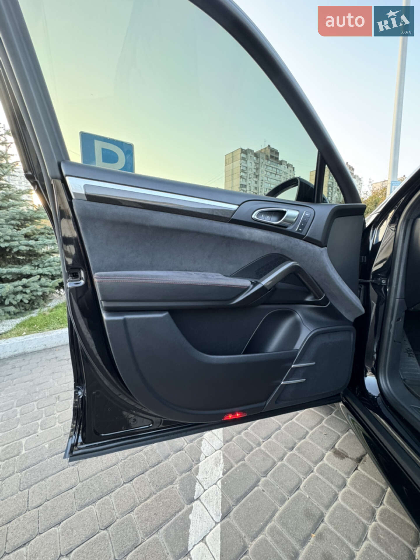 Porsche Cayenne 2017 VIN WP1ZZZ92ZHLA84060 фото оголошення 26 з 28