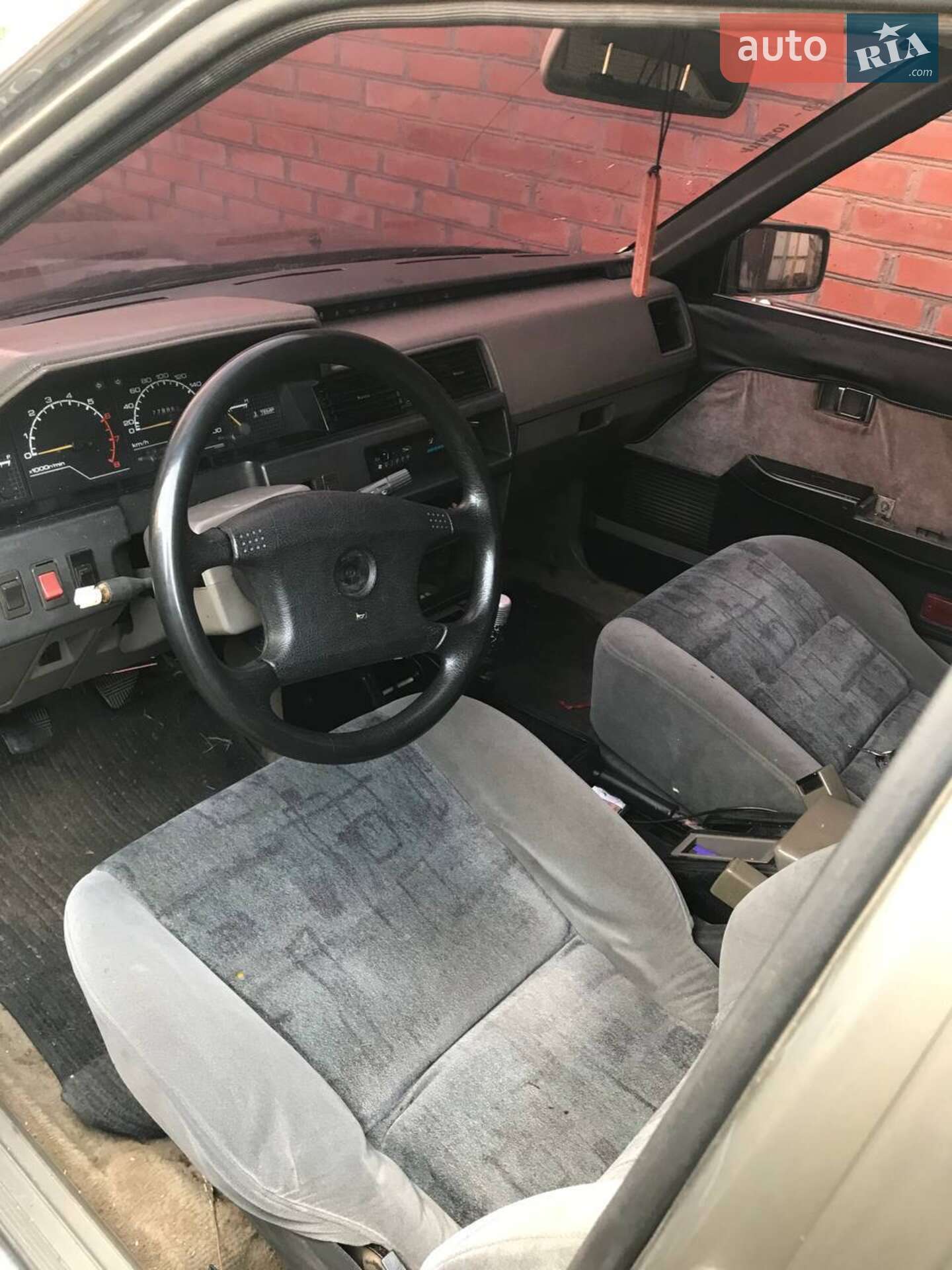 Nissan Bluebird 1986 VIN JN100YU11U0009217 фото оголошення 6 з 11