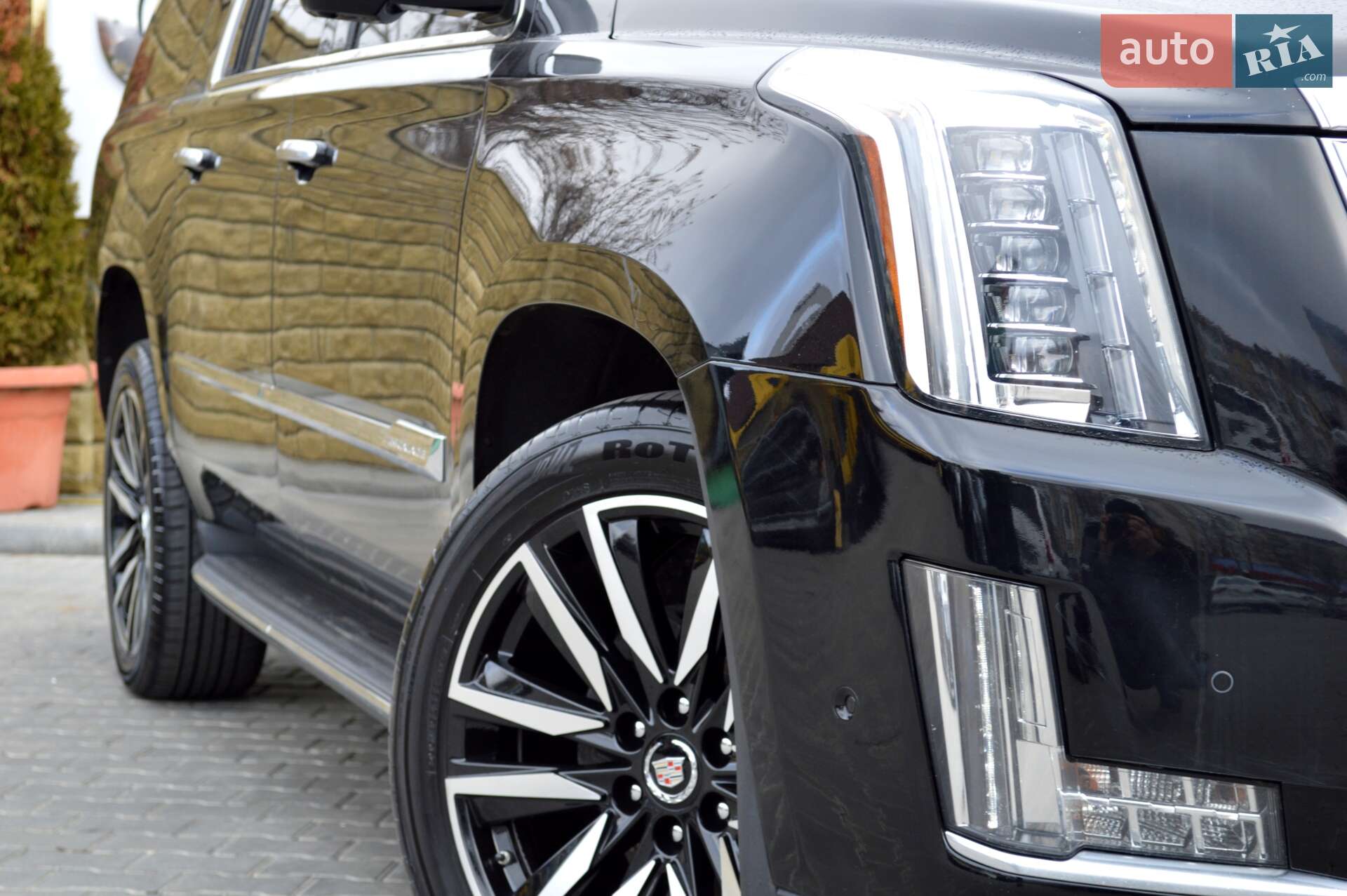 Cadillac Escalade 2017 VIN 1GYS4HKJ7JR115333 фото оголошення 4 з 67