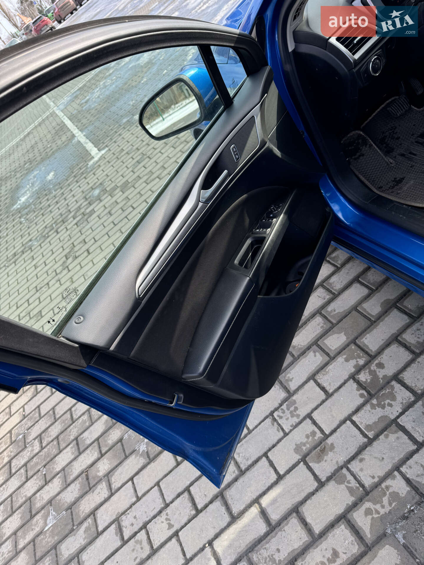 Ford Fusion 2019 VIN 3FA6P0HD6LR124670 фото оголошення 17 з 27