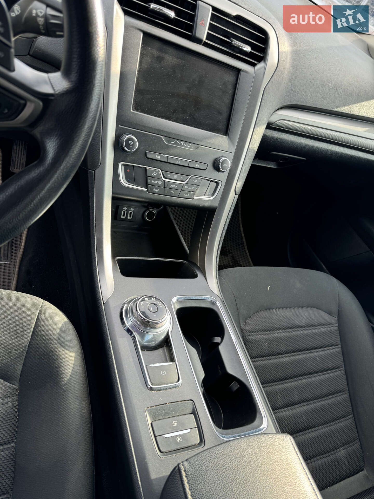 Ford Fusion 2019 VIN 3FA6P0HD6LR124670 фото оголошення 24 з 27