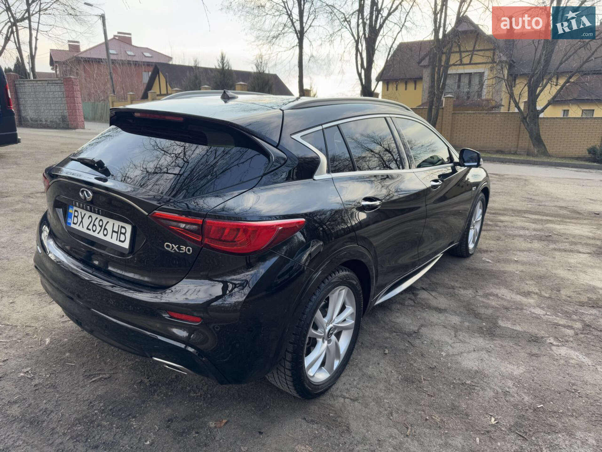 Infiniti QX30 2018 VIN SJKCH5CP3KA009894 фото оголошення 4 з 45