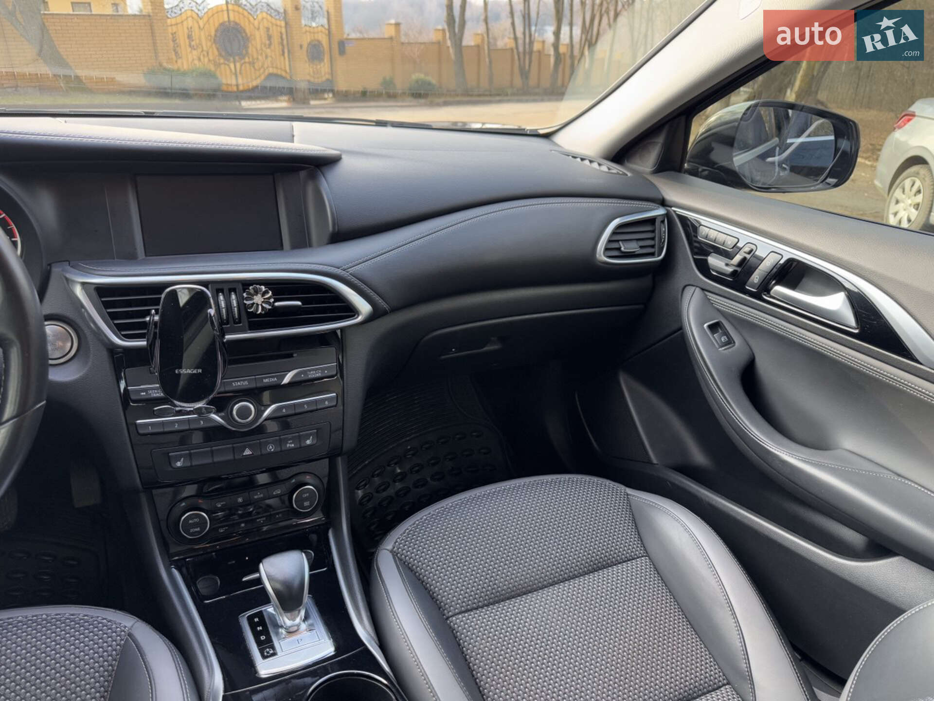 Infiniti QX30 2018 VIN SJKCH5CP3KA009894 фото оголошення 10 з 45