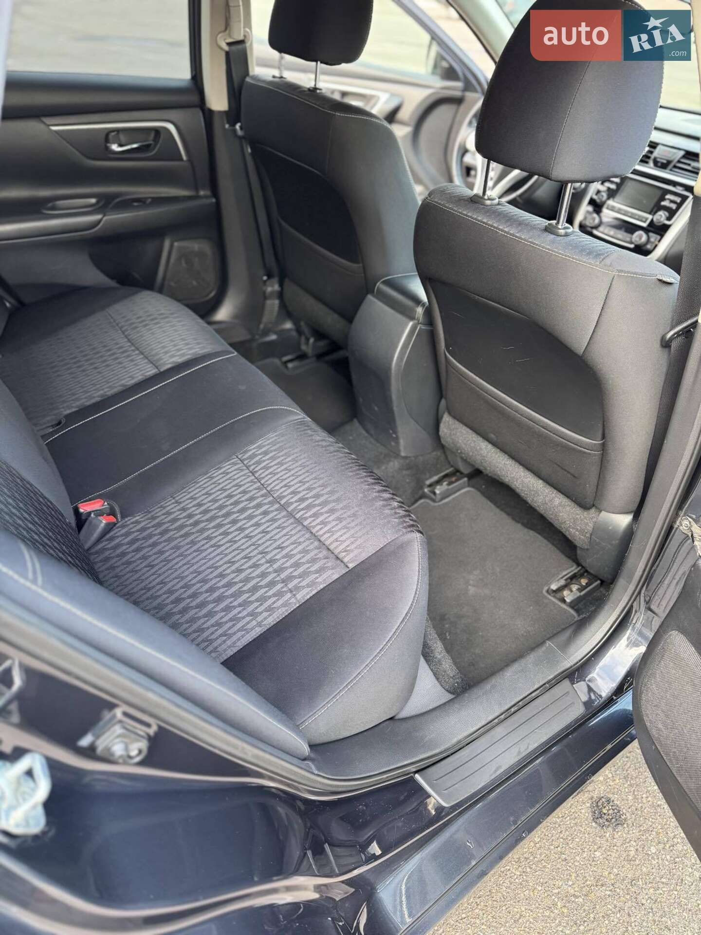 Nissan Altima 2018 VIN 1N4AL3AP6JC181894 фото оголошення 6 з 14
