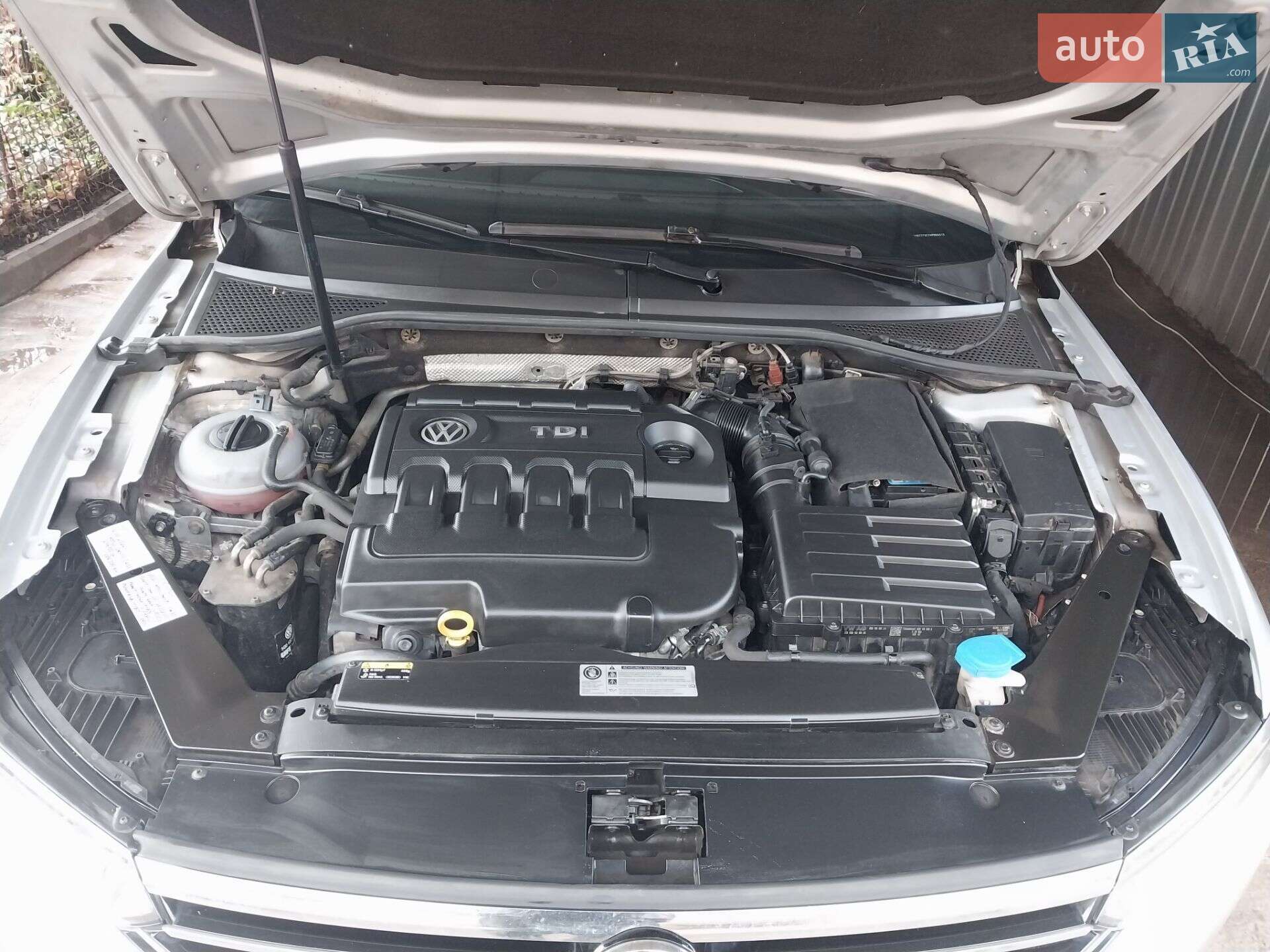 Volkswagen Passat 2016 VIN WVWZZZ3CZHP004413 фото оголошення 3 з 60
