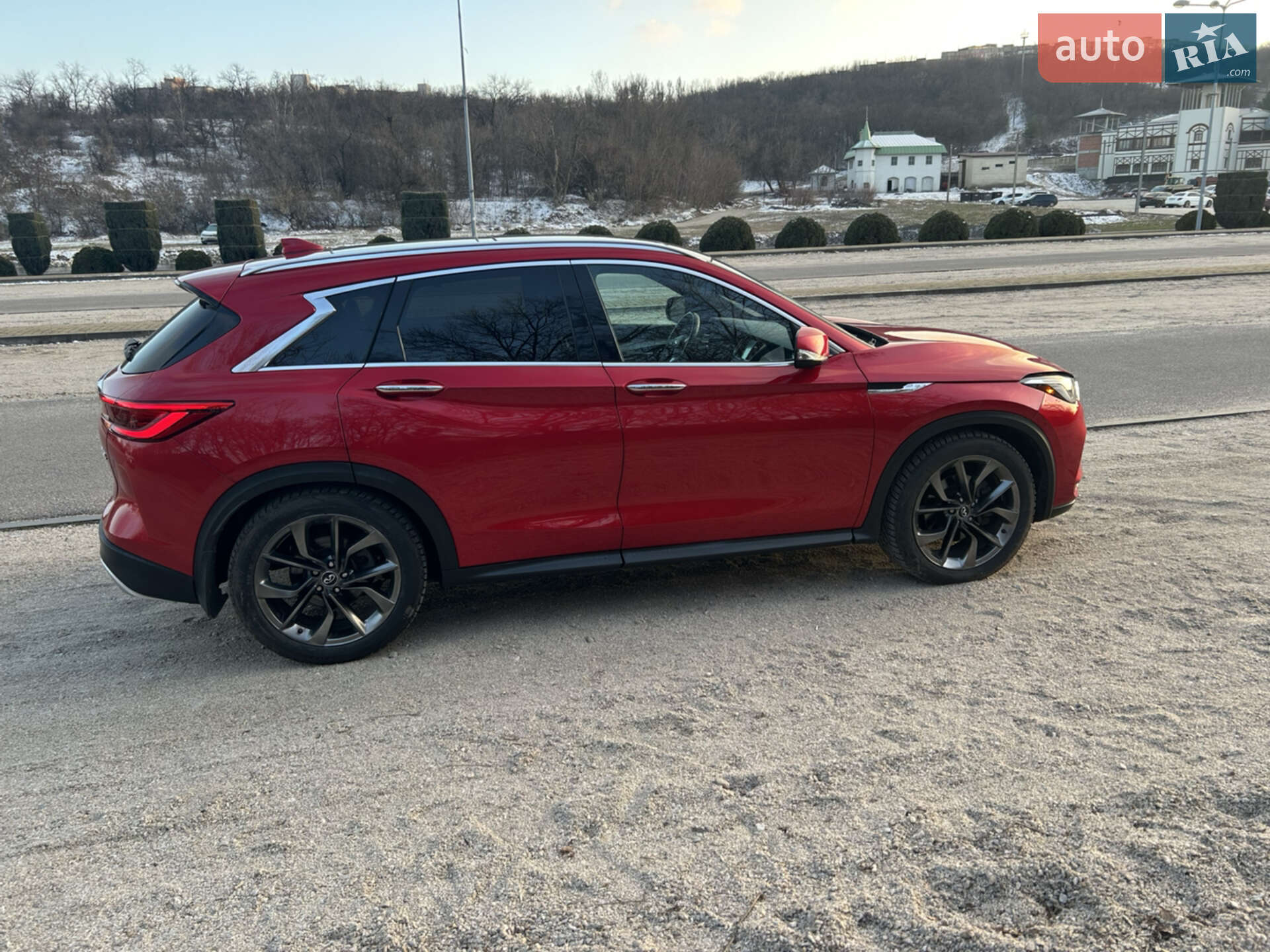 Infiniti QX50 2019 VIN 3PCAJ5M38KF131927 фото оголошення 2 з 16