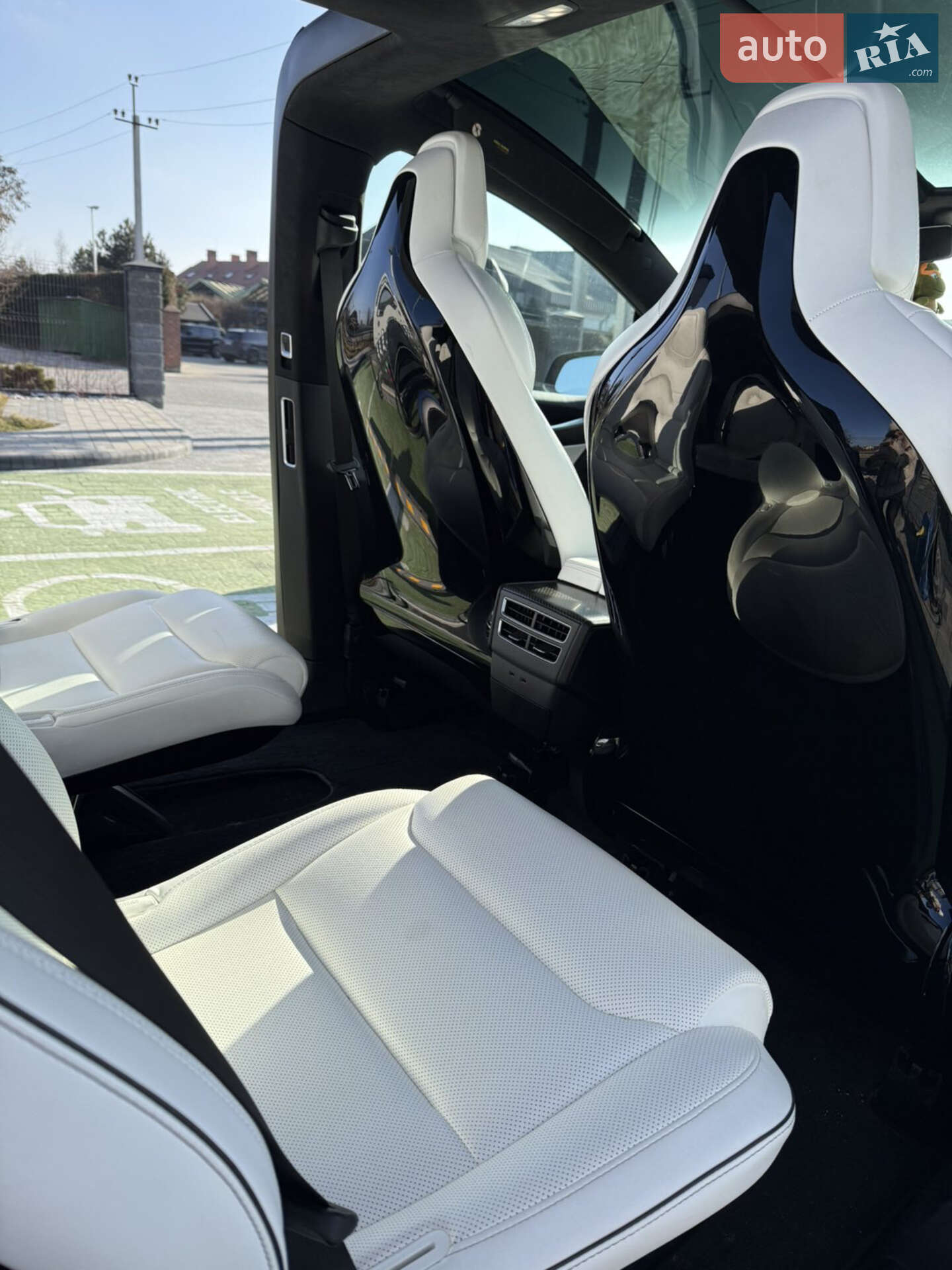 Tesla Model X 2016 VIN 5YJXCBE20HF034335 фото оголошення 7 з 13
