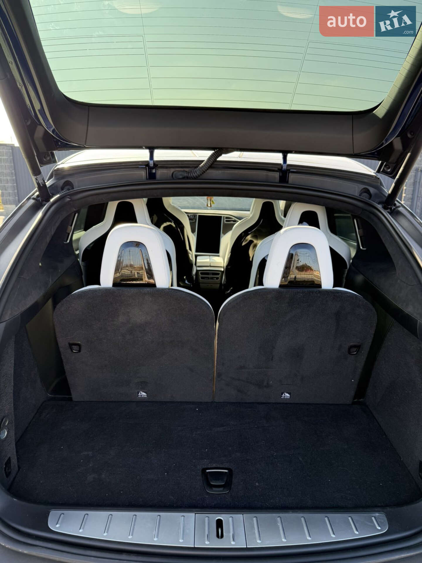 Tesla Model X 2016 VIN 5YJXCBE20HF034335 фото оголошення 9 з 13