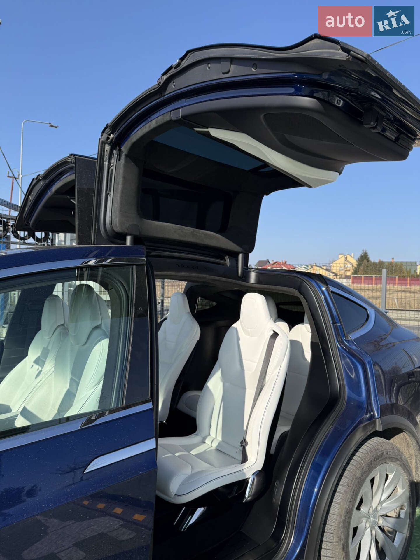 Tesla Model X 2016 VIN 5YJXCBE20HF034335 фото оголошення 10 з 13