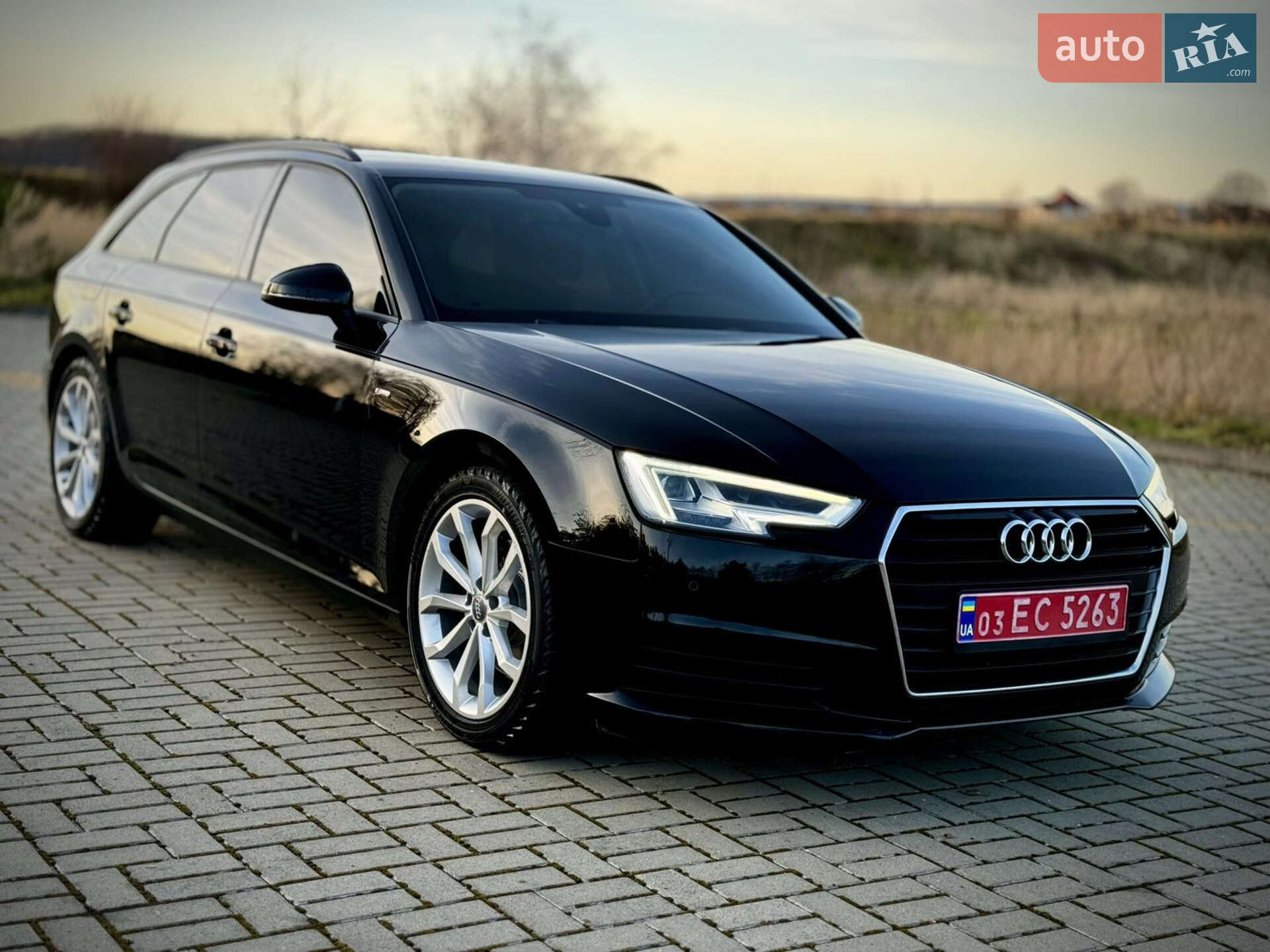 Audi A4 2019 VIN WAUZZZF47KA079088 фото оголошення 2 з 26