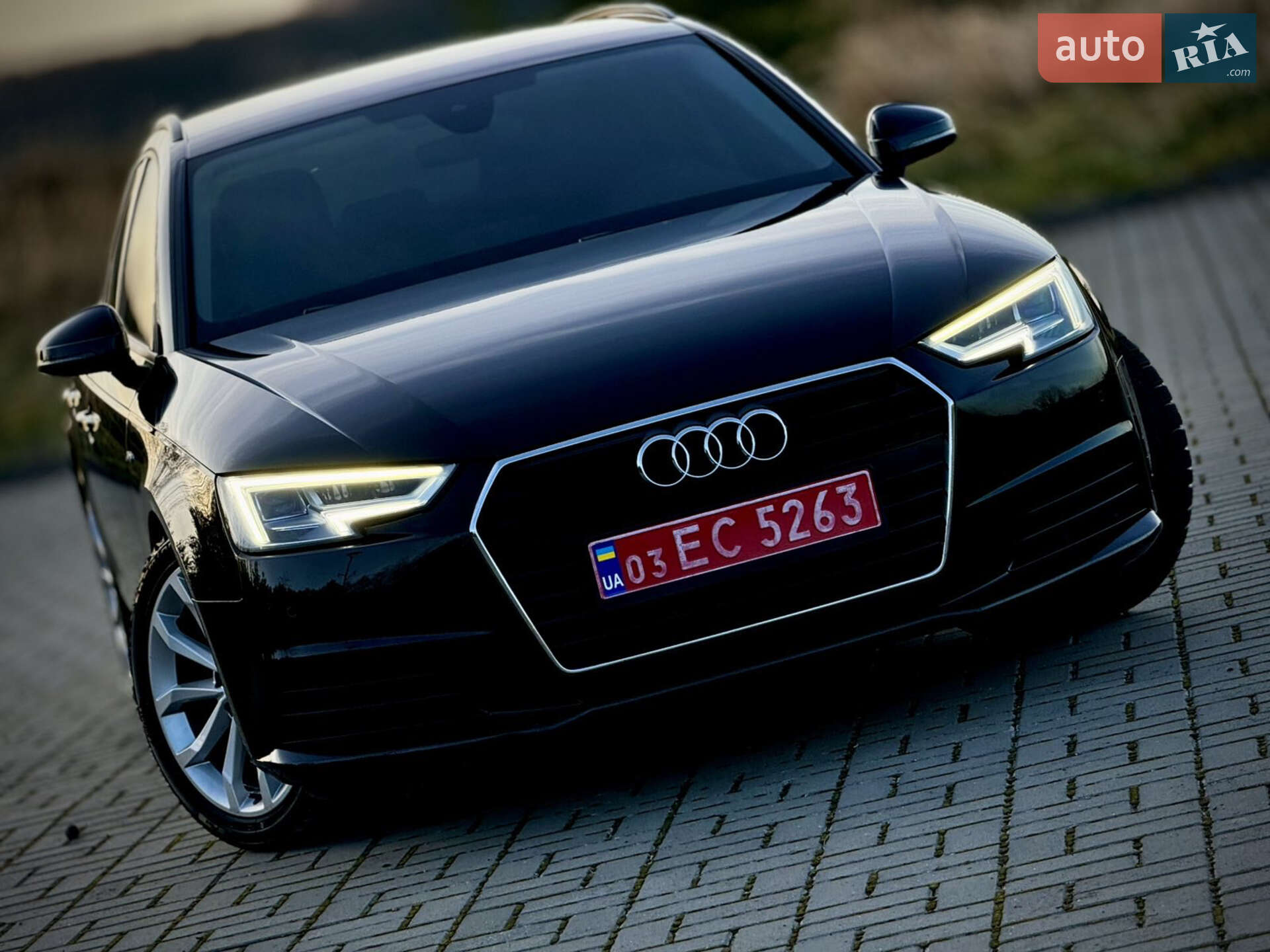 Audi A4 2019 VIN WAUZZZF47KA079088 фото оголошення 4 з 26