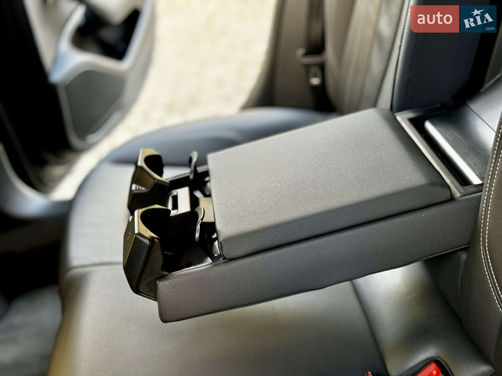 Audi A4 2019 VIN WAUZZZF47KA079088 фото оголошення 13 з 26