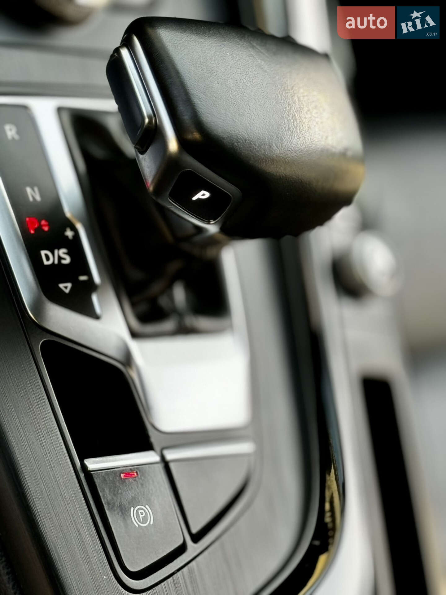 Audi A4 2019 VIN WAUZZZF47KA079088 фото оголошення 16 з 26