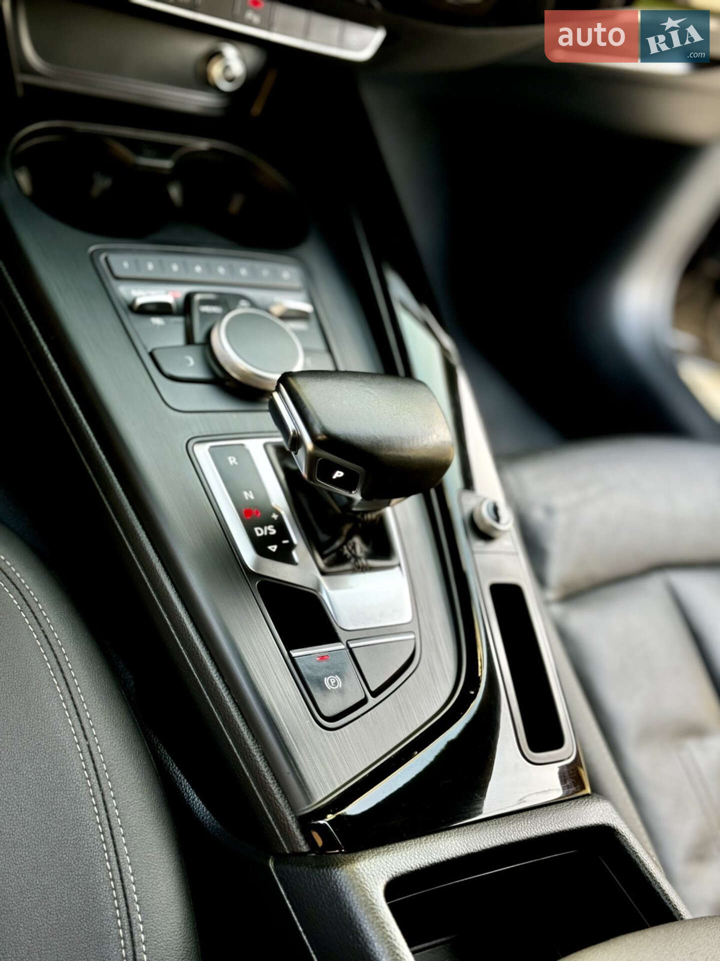 Audi A4 2019 VIN WAUZZZF47KA079088 фото оголошення 17 з 26
