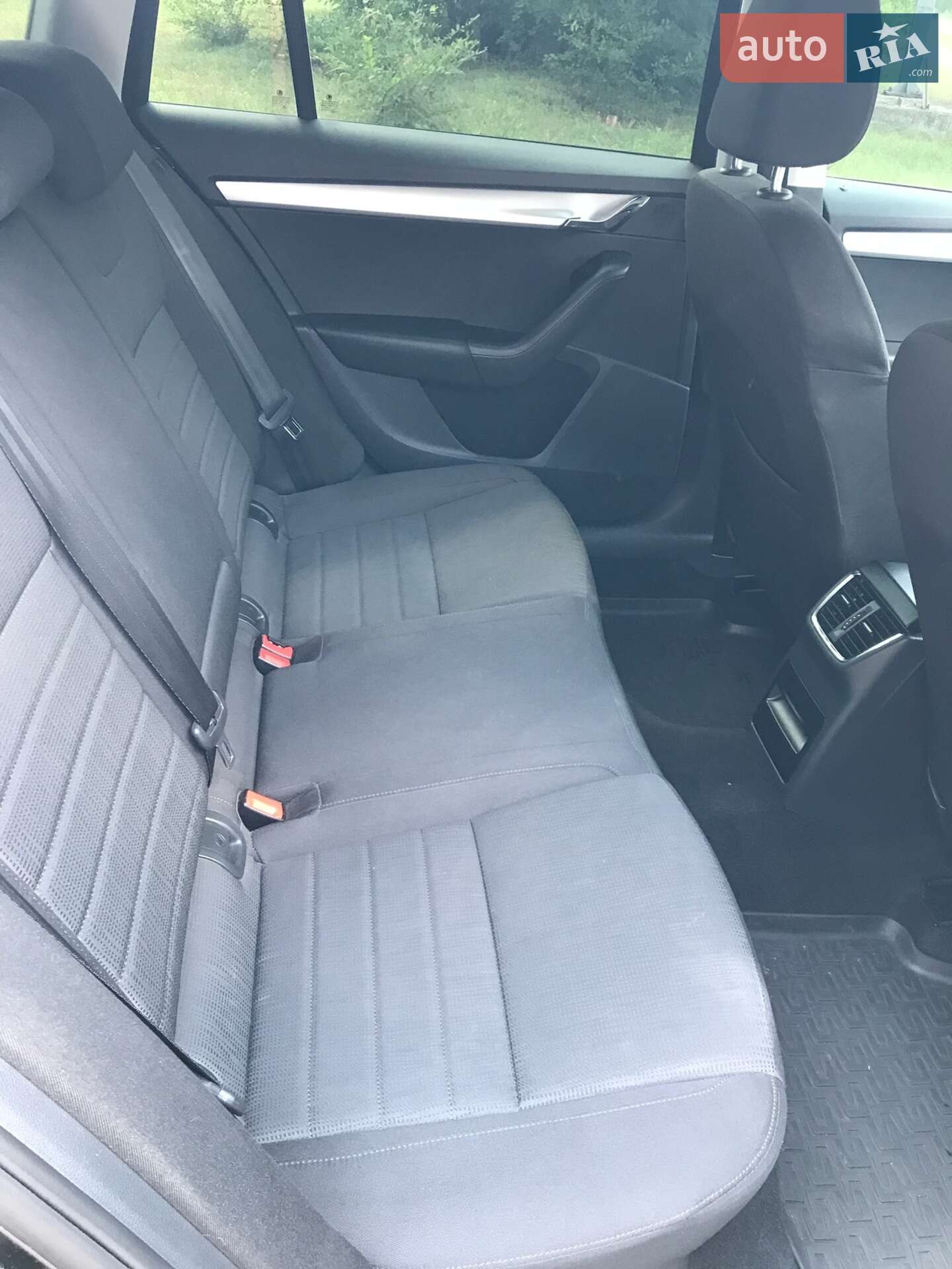 Skoda Octavia 2015 VIN TMBJJ9NE1F0195609 фото оголошення 6 з 25