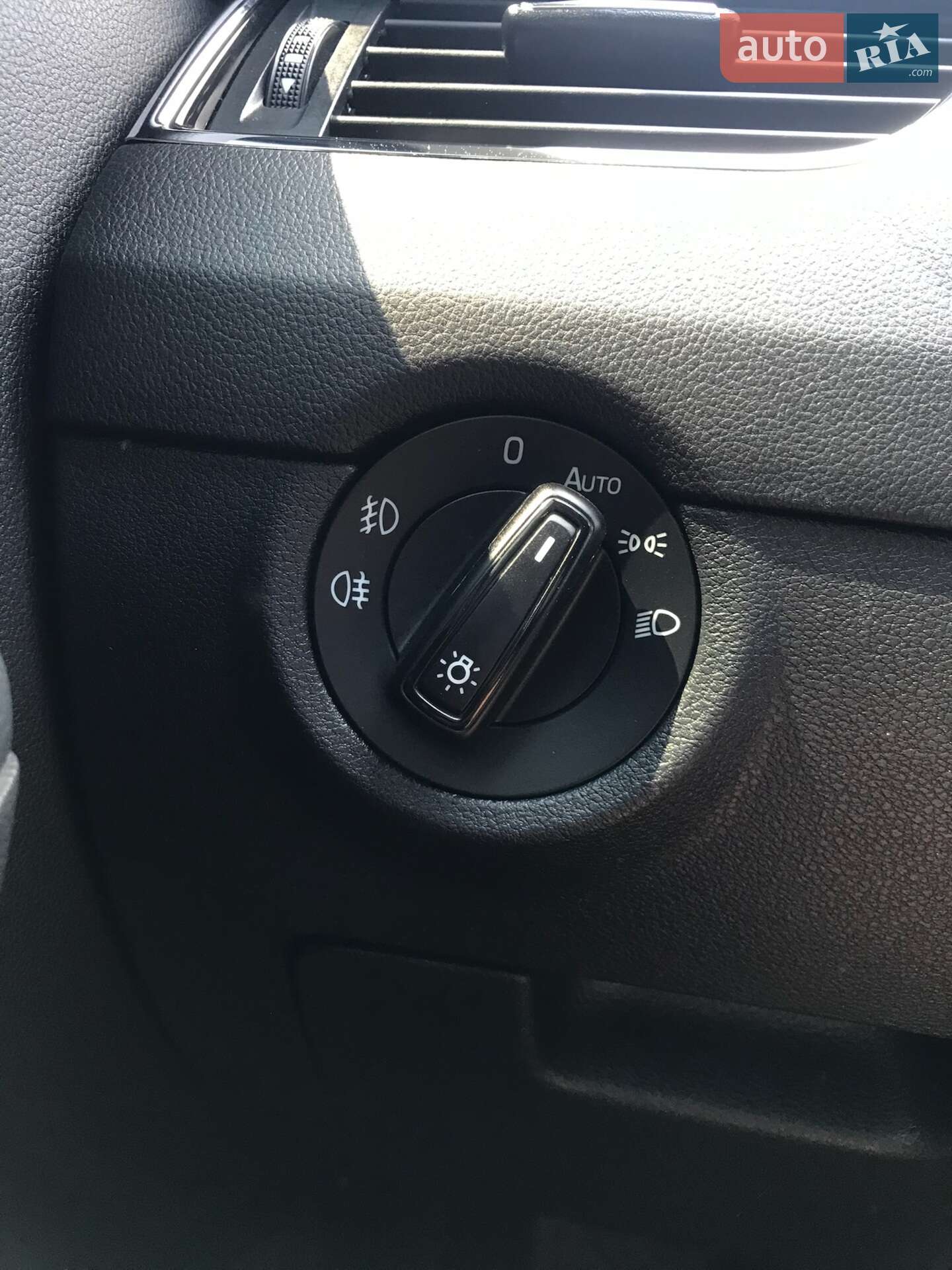 Skoda Octavia 2015 VIN TMBJJ9NE1F0195609 фото оголошення 9 з 25
